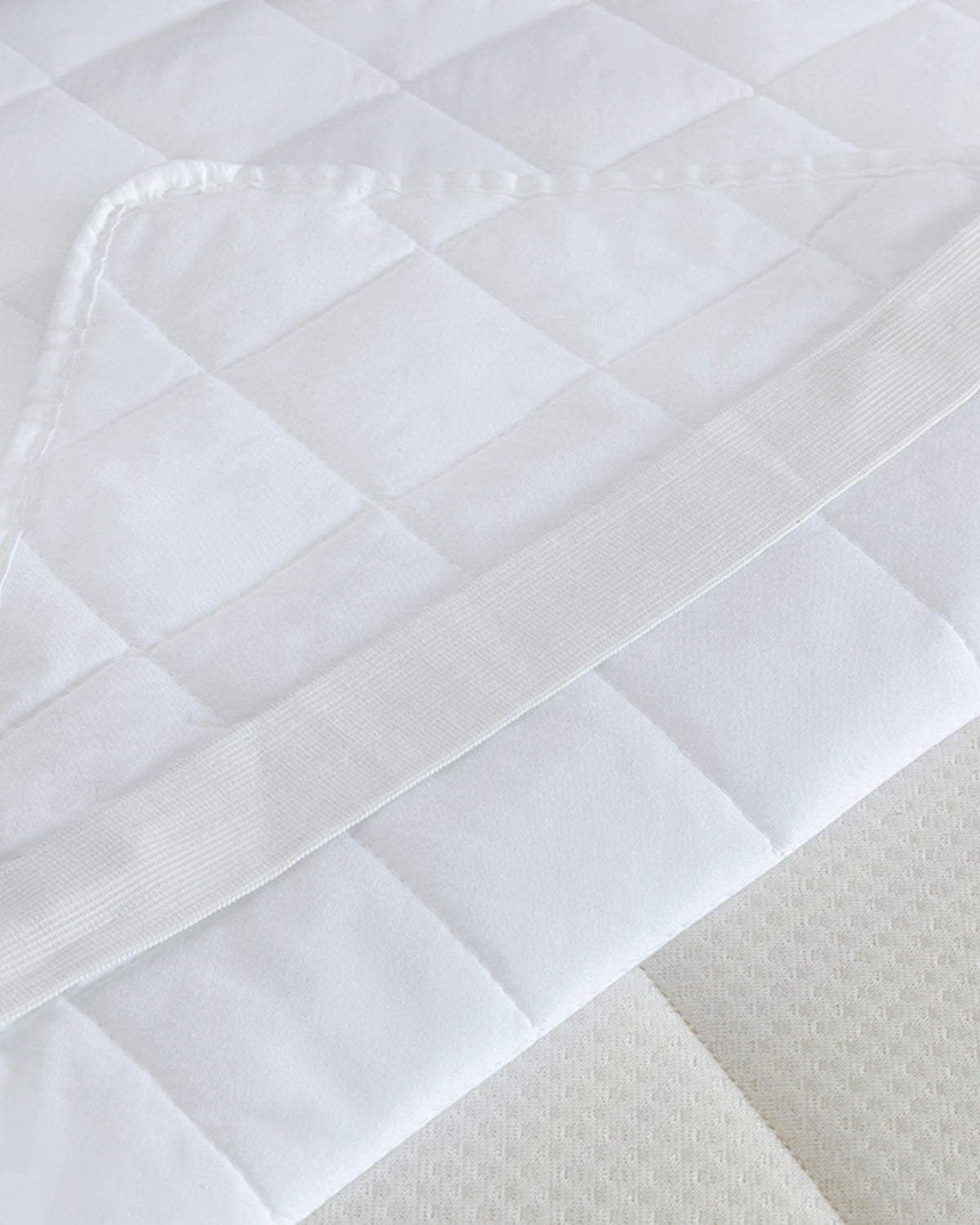 English Home Mattress Protector White - Double 160x200 cm (view 2)