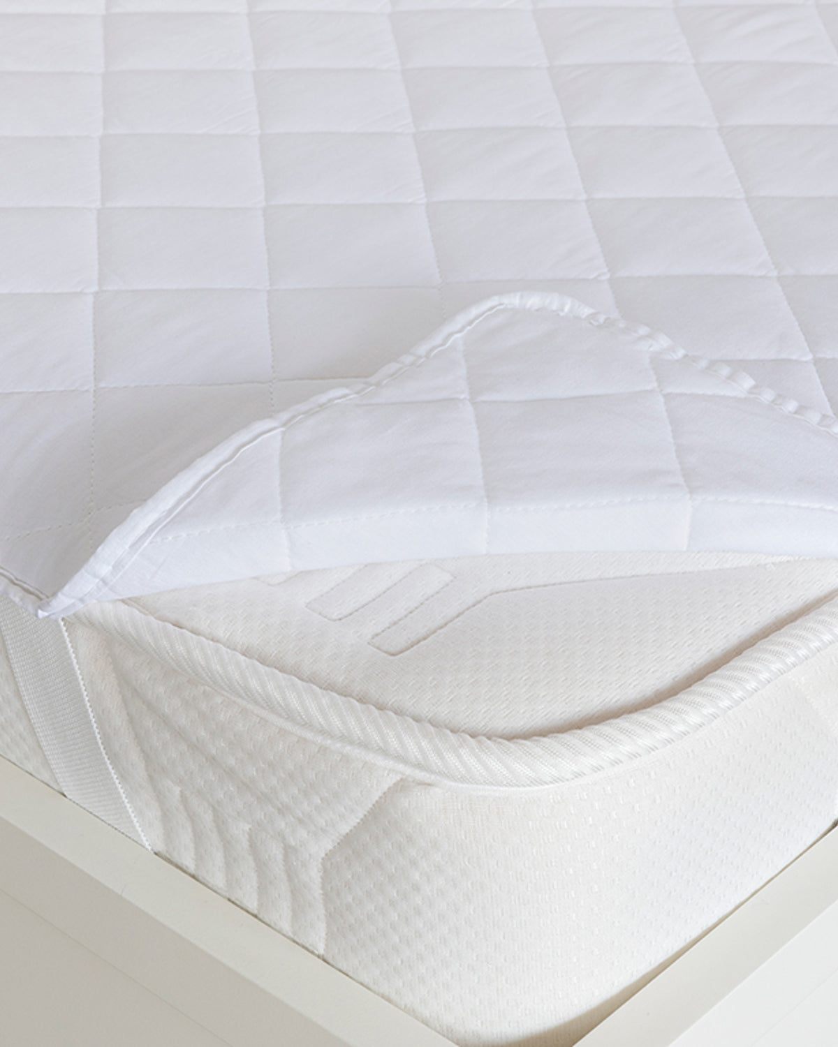 English Home Mattress Protector White (view 6)