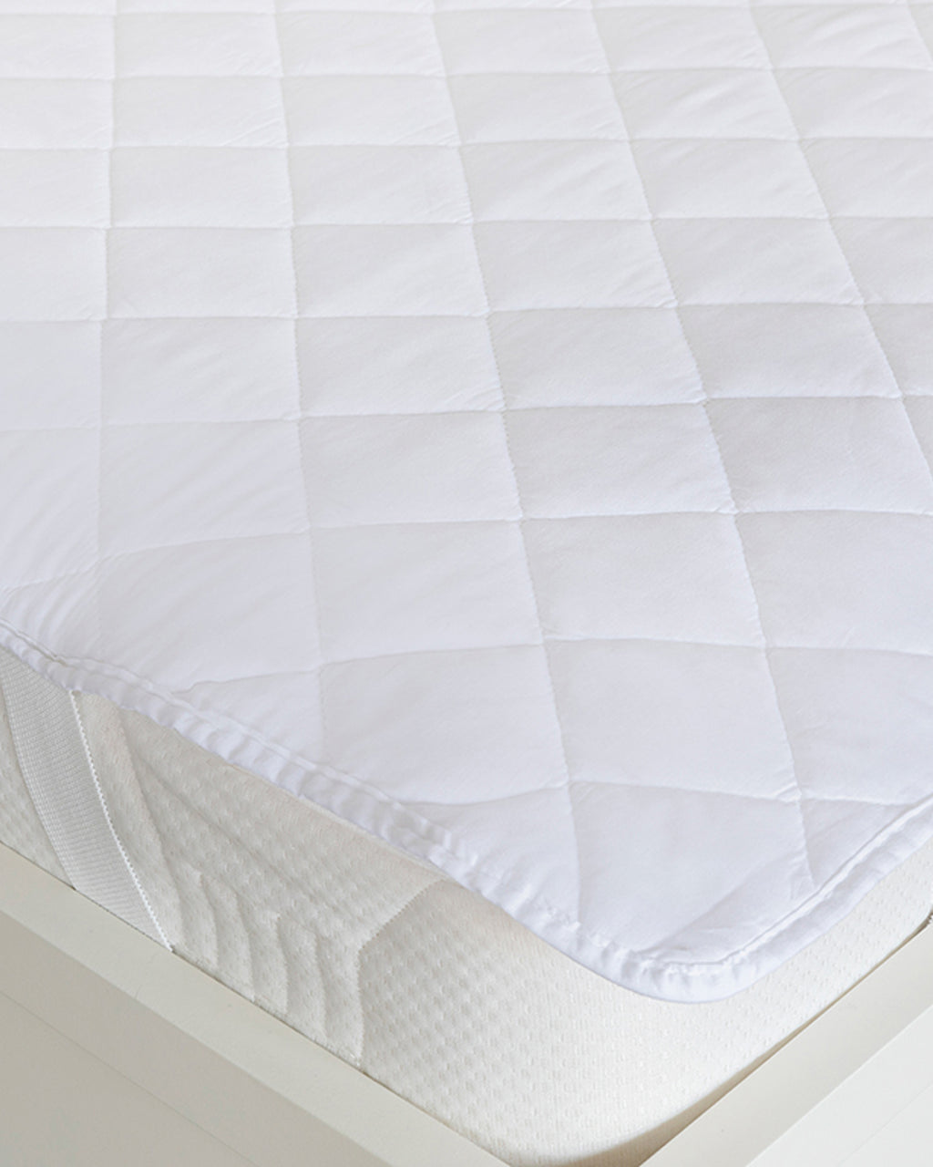 English Home Mattress Protector White (view 7)