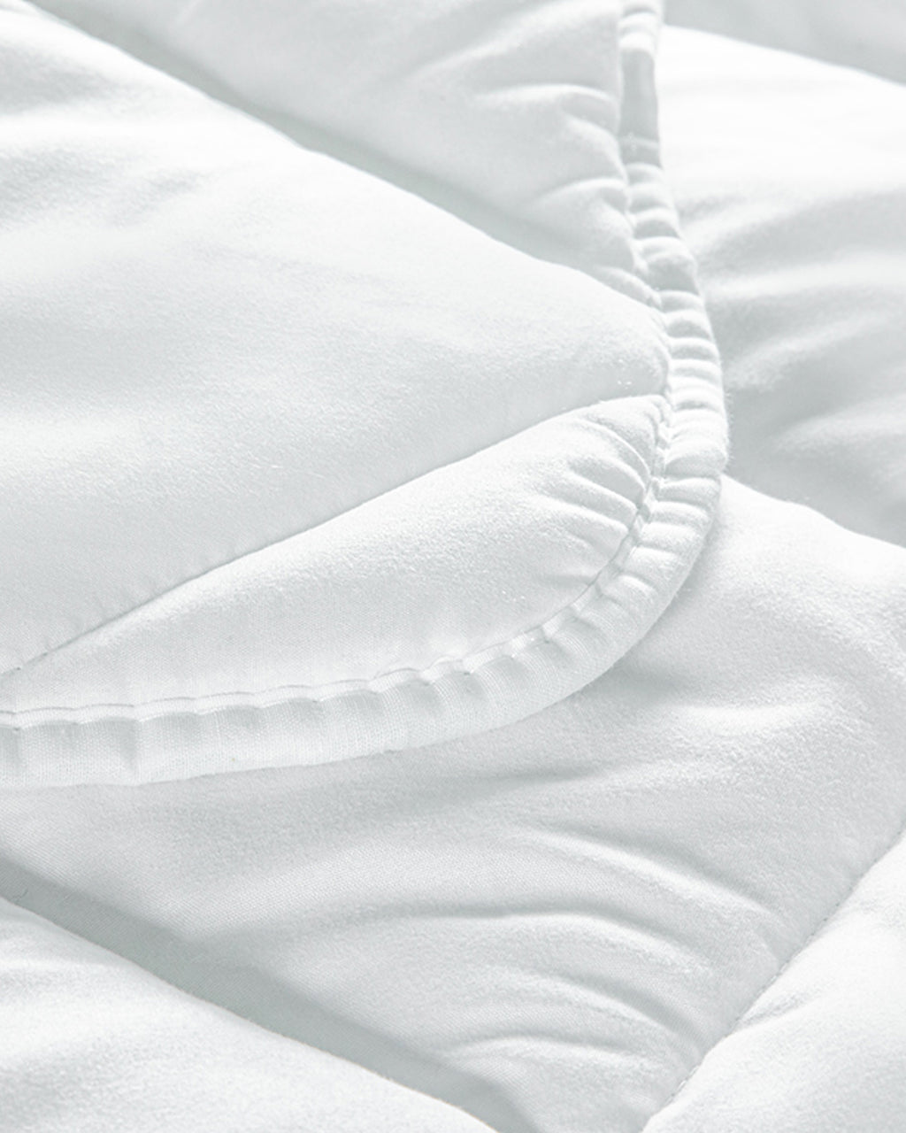 Siesta Microfiber Quilt White - 195x215 cm (view 2)