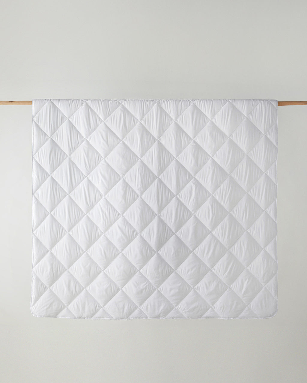 Siesta Microfiber Quilt White (view 3)