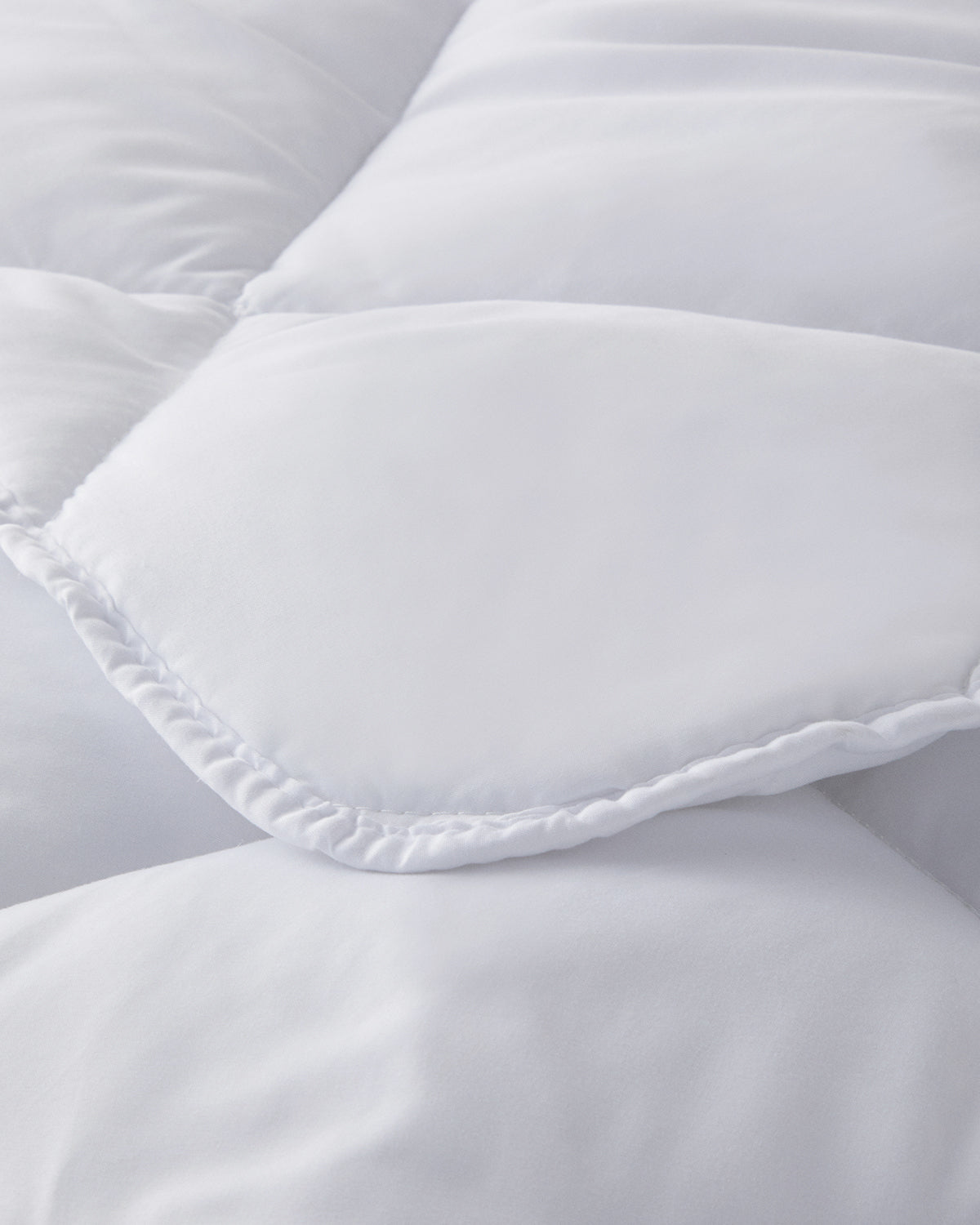 Siesta Microfiber Quilt White (view 4)