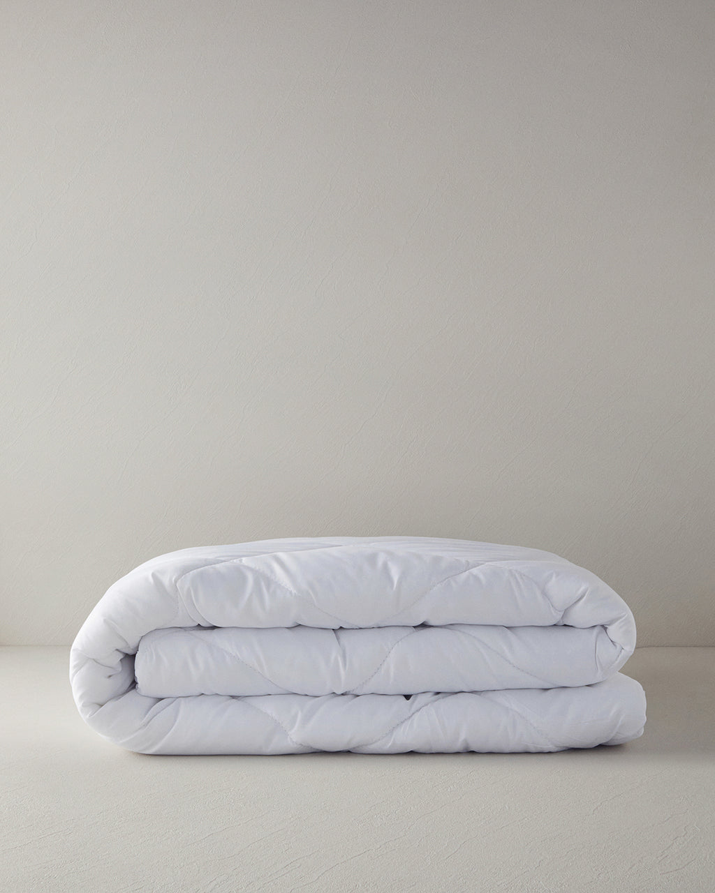 Siesta Microfiber Quilt White (view 5)
