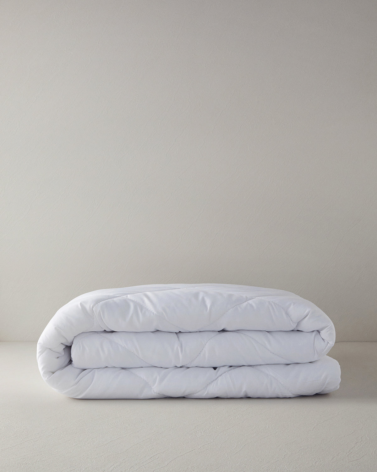 Siesta Microfiber Quilt White (view 5)