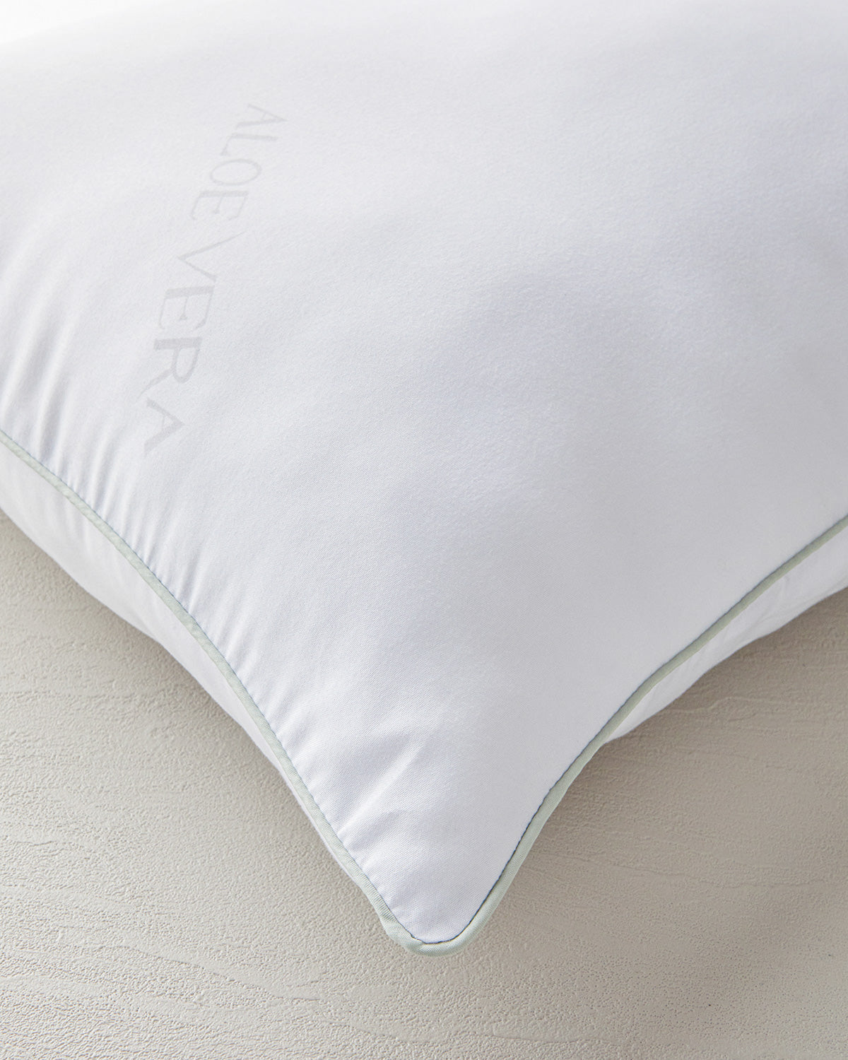 Natural Aloe Vera Pillow 50x70 cm White (view 2)