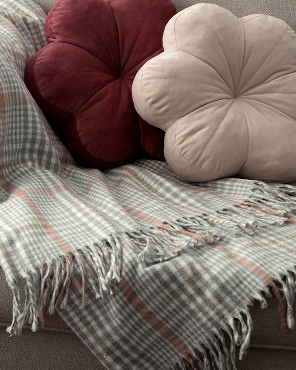 Dupplin Check Glitter Acrylic TV Blanket 120x170 cm Gray (view 2)