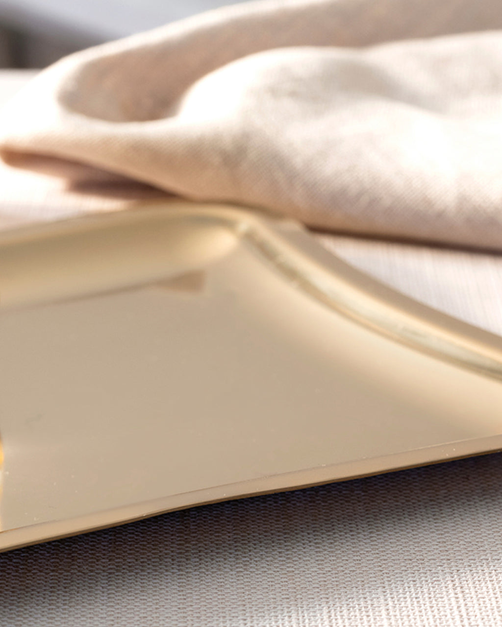 Shiny Metal Tray 22x19 cm Gold