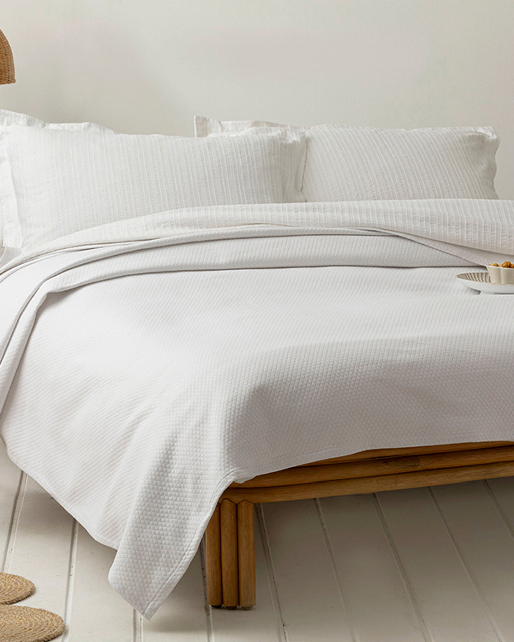 Diamond Jacquard Weaving Summer Blanket White (view 4)