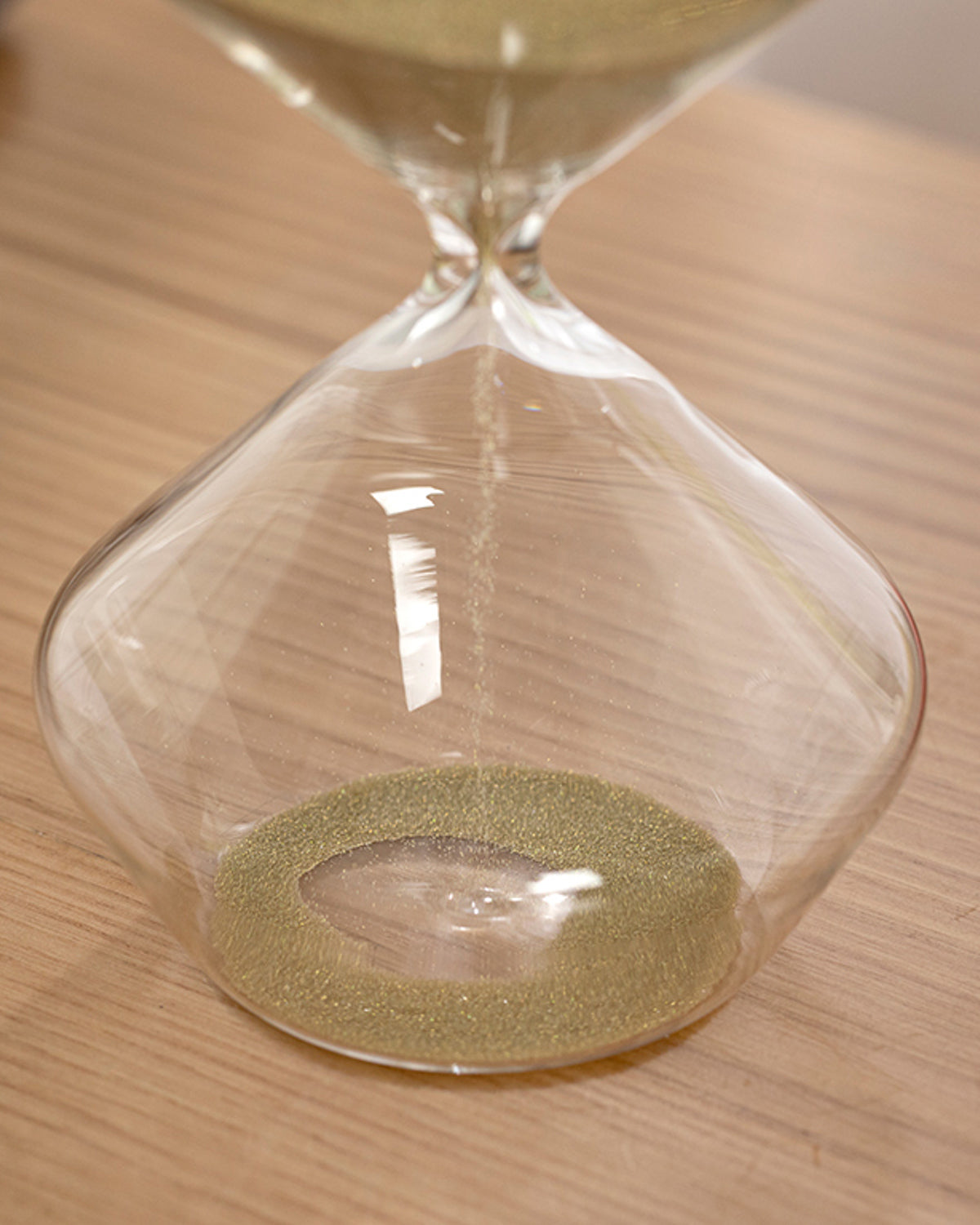 Fancy Glass 30 Min Hourglass 9.5x9.5x17.5 cm Gold (view 3)