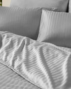 Crystal Silky Twill Super King Duvet Cover Set 260x220 cm - White (view 2)