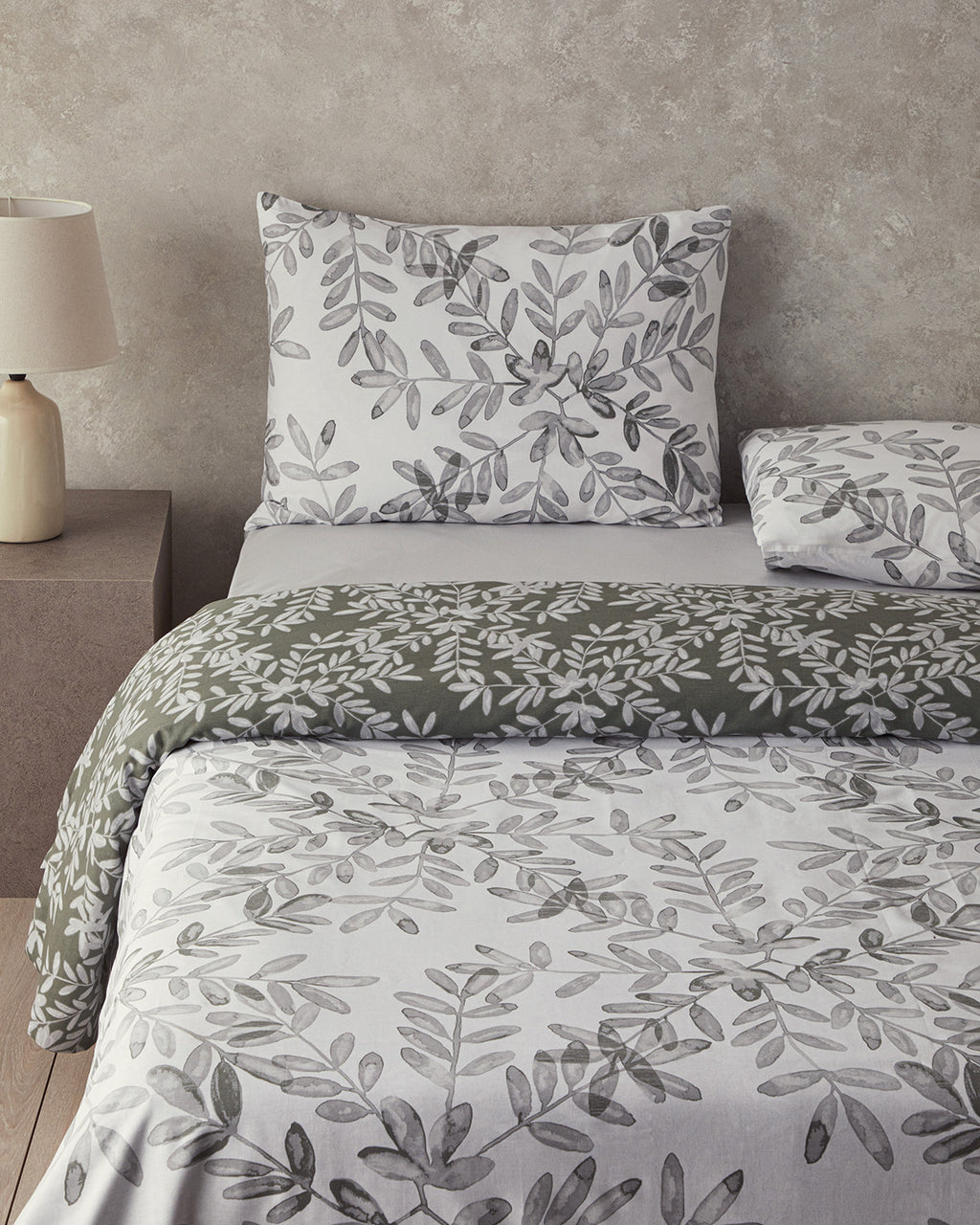 Olive Twig Crêpe Duvet Cover Set Olive Green - King 240x220 cm (view 2)
