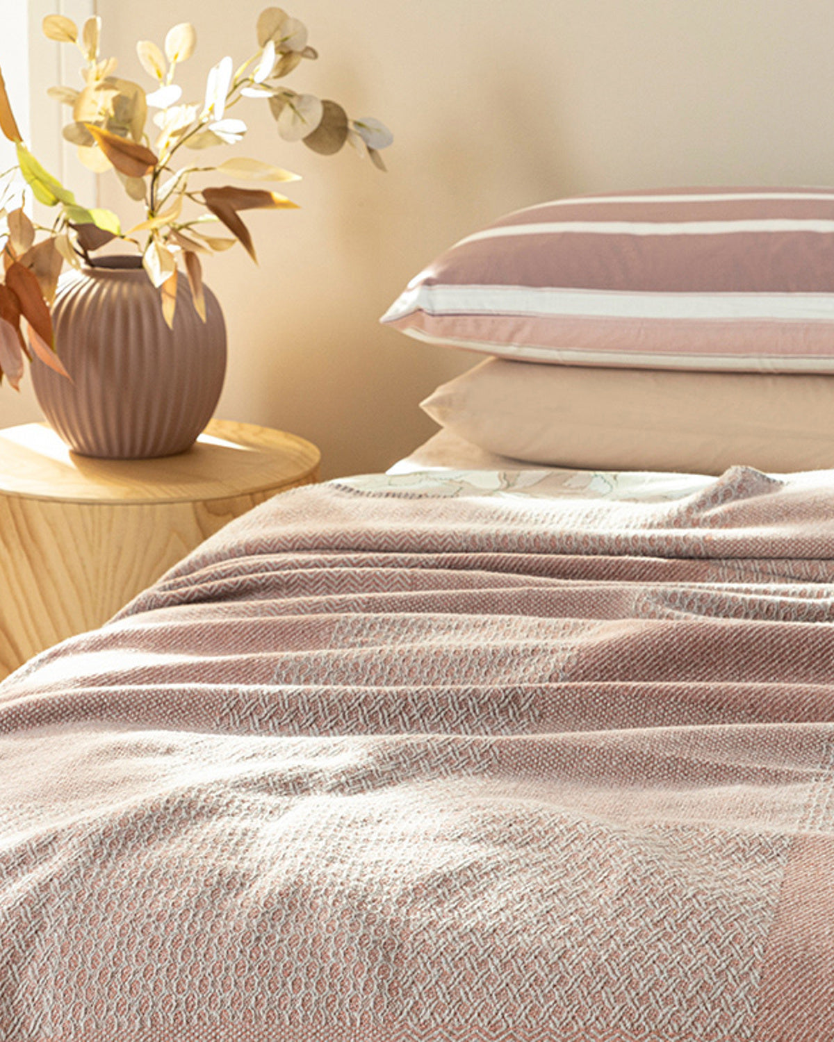 Modern Patch Cotton Double Size Blanket 200x220 cm Powder (view 2)