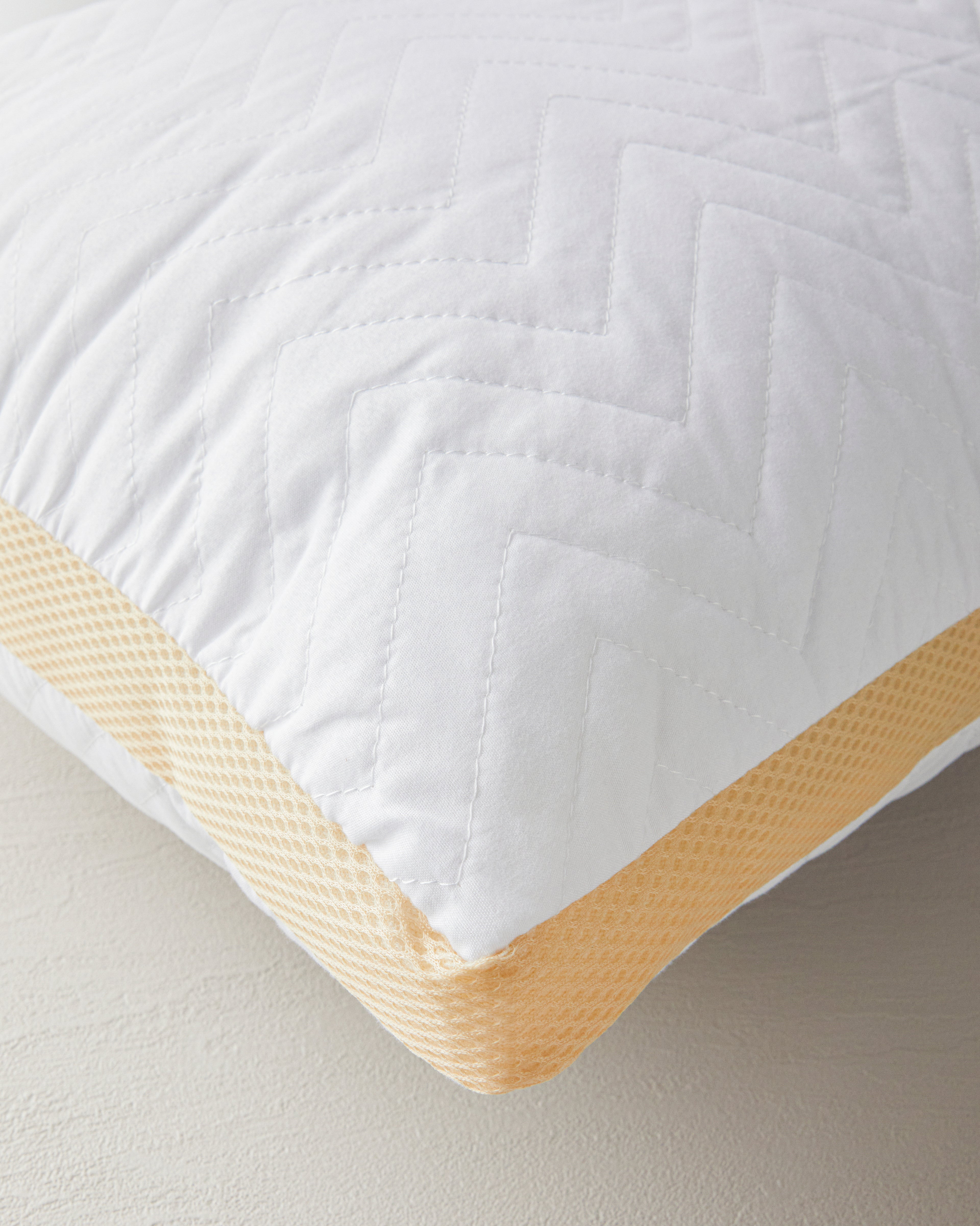 Air Plus Microfiber Pillow 50x70 cm White-Gold (view 2)