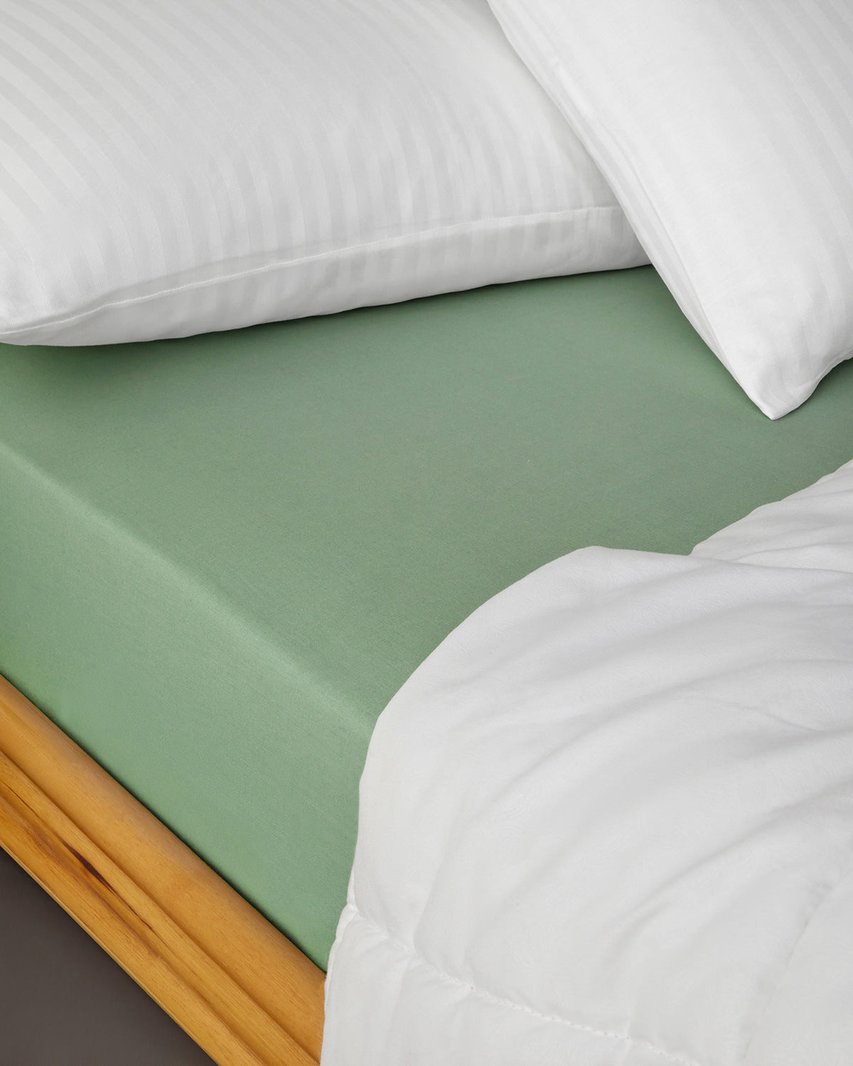 Plain Cotton Fitted Sheet Green Almond - King 180x200 cm (view 4)
