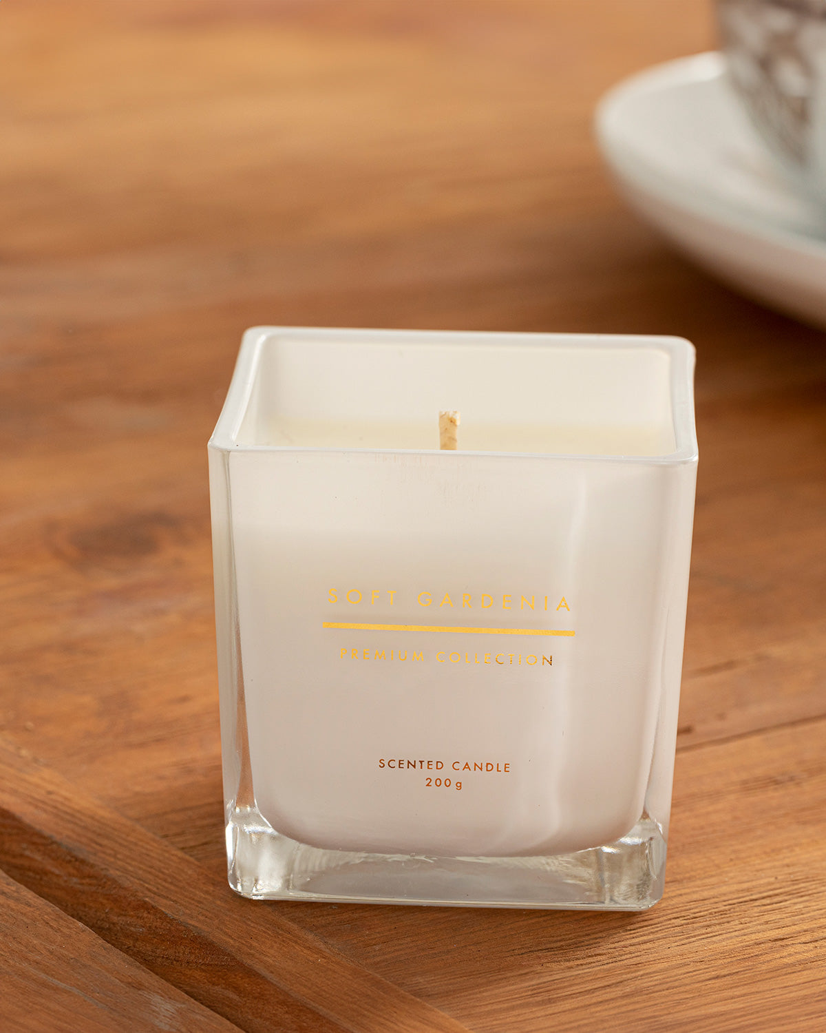 Soft Gardenia Scented Candle 200 g Gold