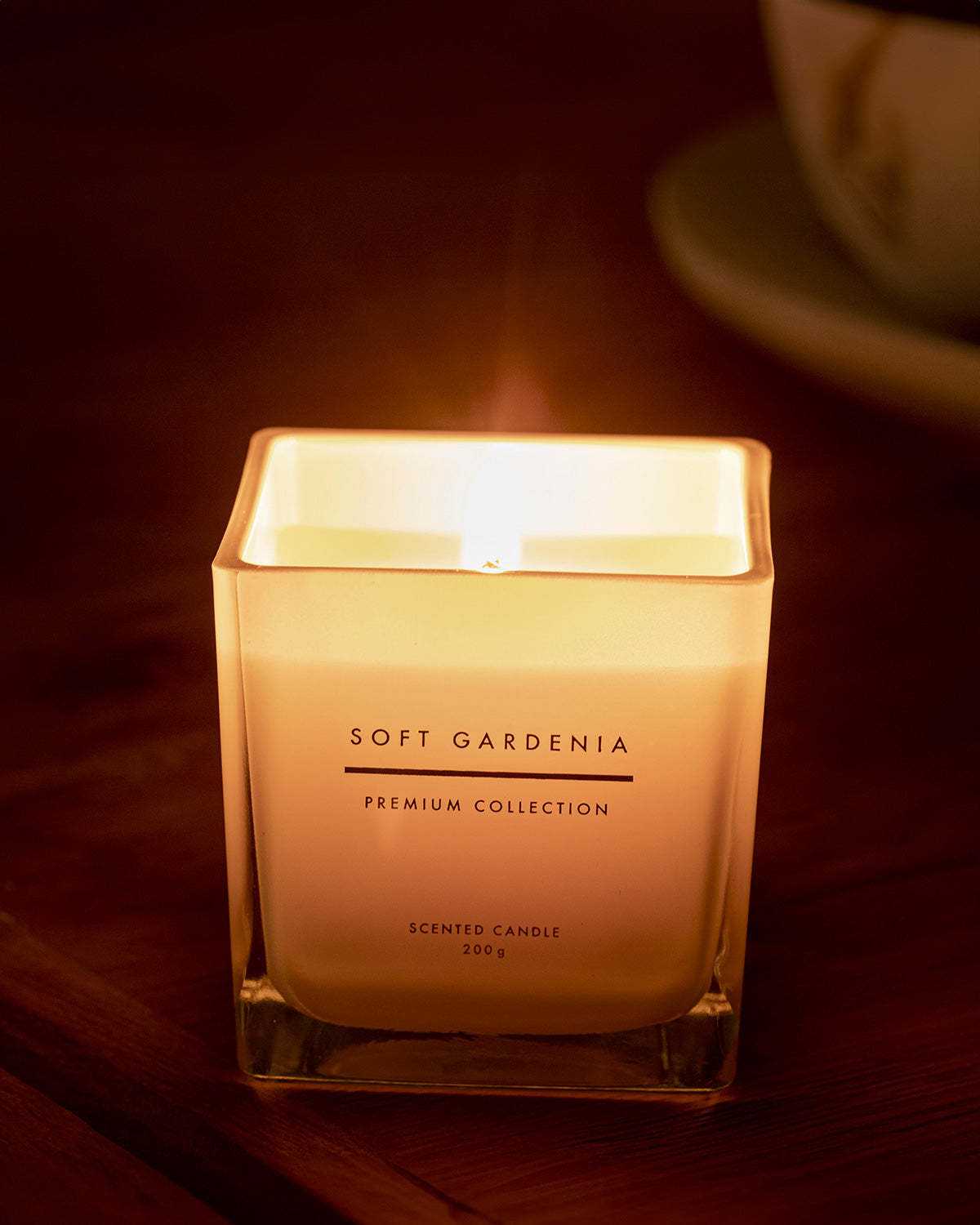 Soft Gardenia Scented Candle 200 g Gold (view 2)