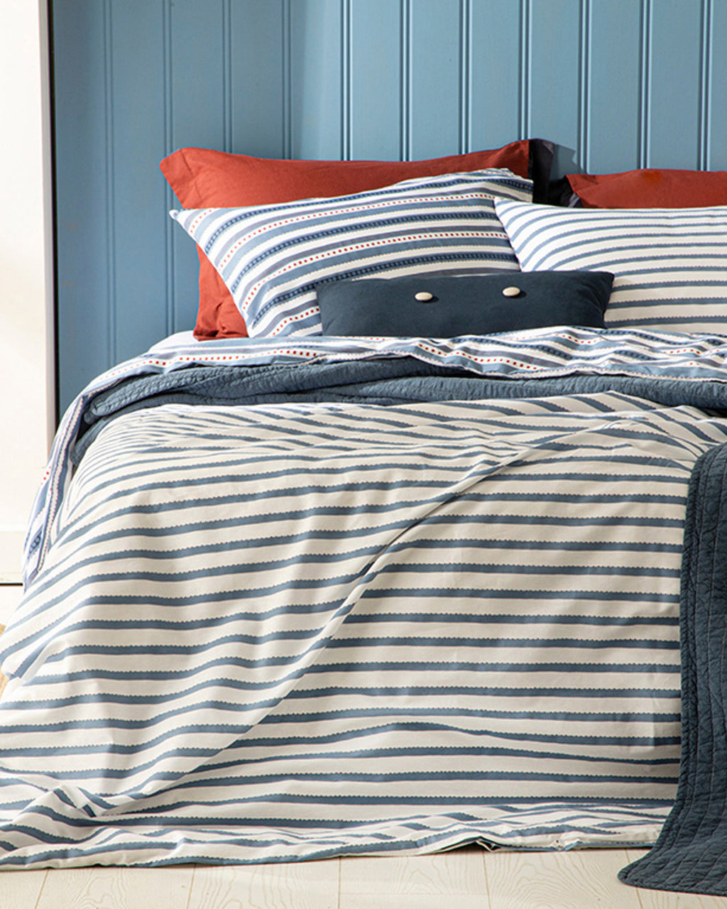 Coastline Cotton King Size Duvet Cover Set 240x220 cm Indigo (view 2)