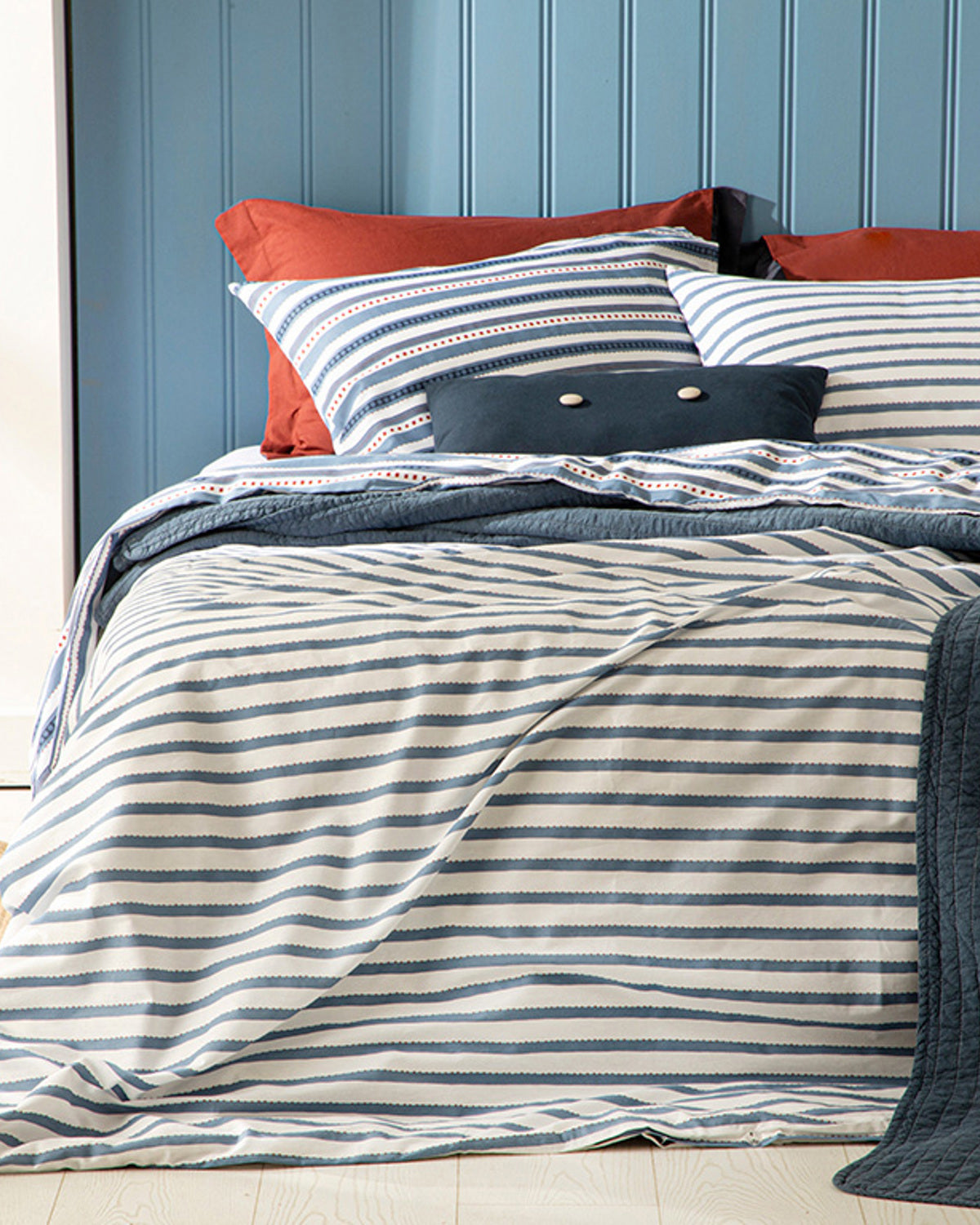 Coastline Cotton King Size Duvet Cover Set 240x220 cm Indigo (view 2)