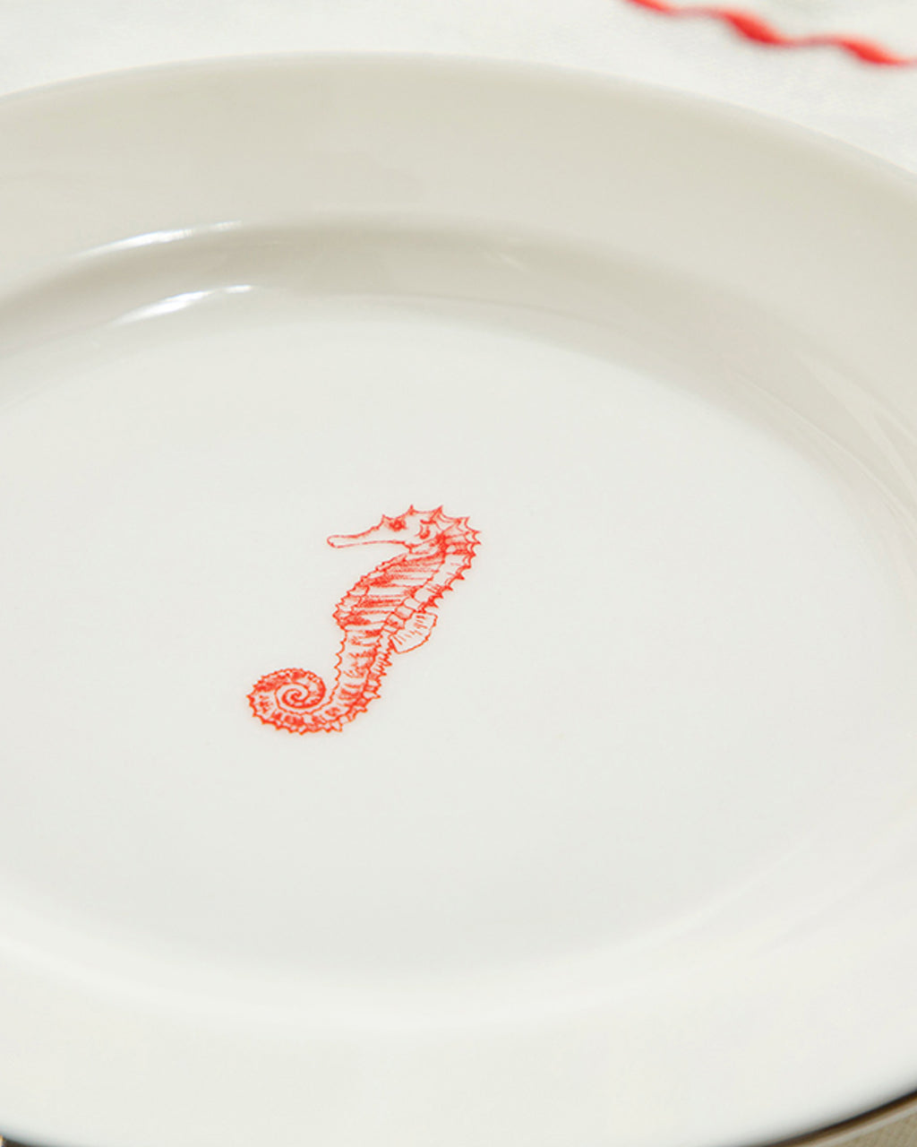 Seahorse Bone Porcelain Cake Plate 17 cm White - Red (view 3)