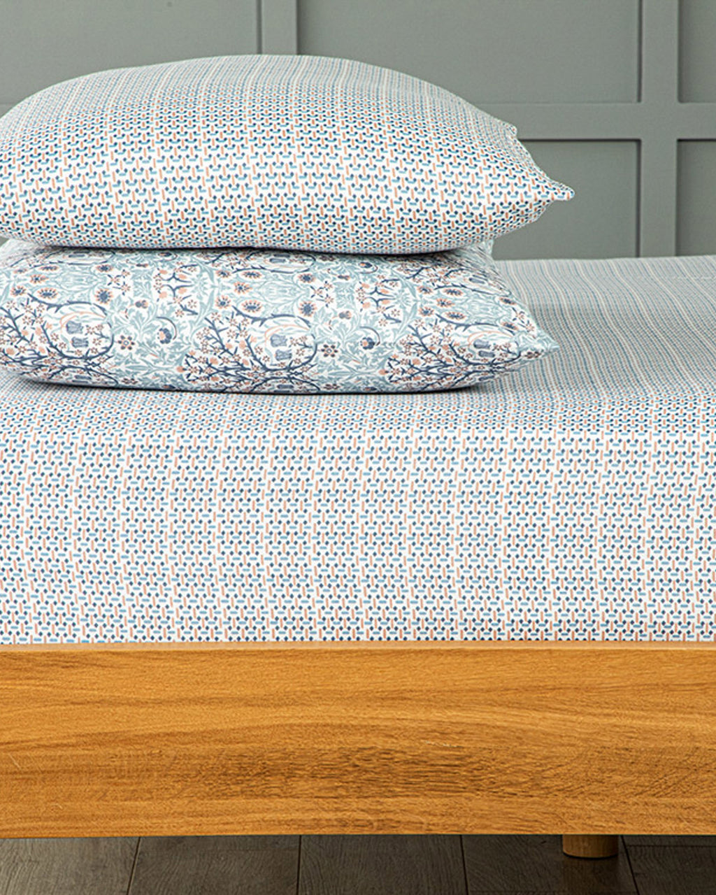 Trellis Easy Iron Double Size Flat Sheet 240x260 cm Blue - Cinnamon