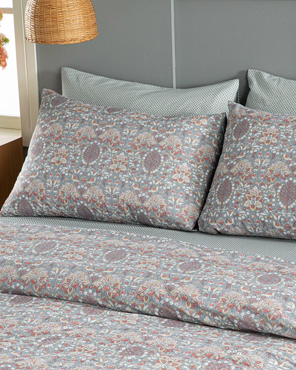Honeysuckle Easy Iron Single Size Duvet Cover Set 160x220 cm Blue (view 2)
