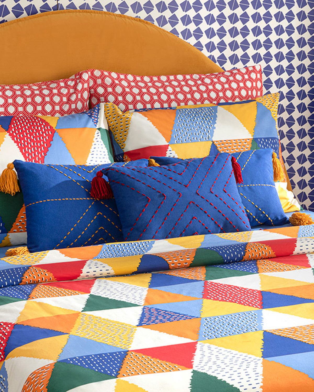 Triangles Cotton Double Size Duvet Cover Set 200x220 cm Yellow - Orange (view 2)