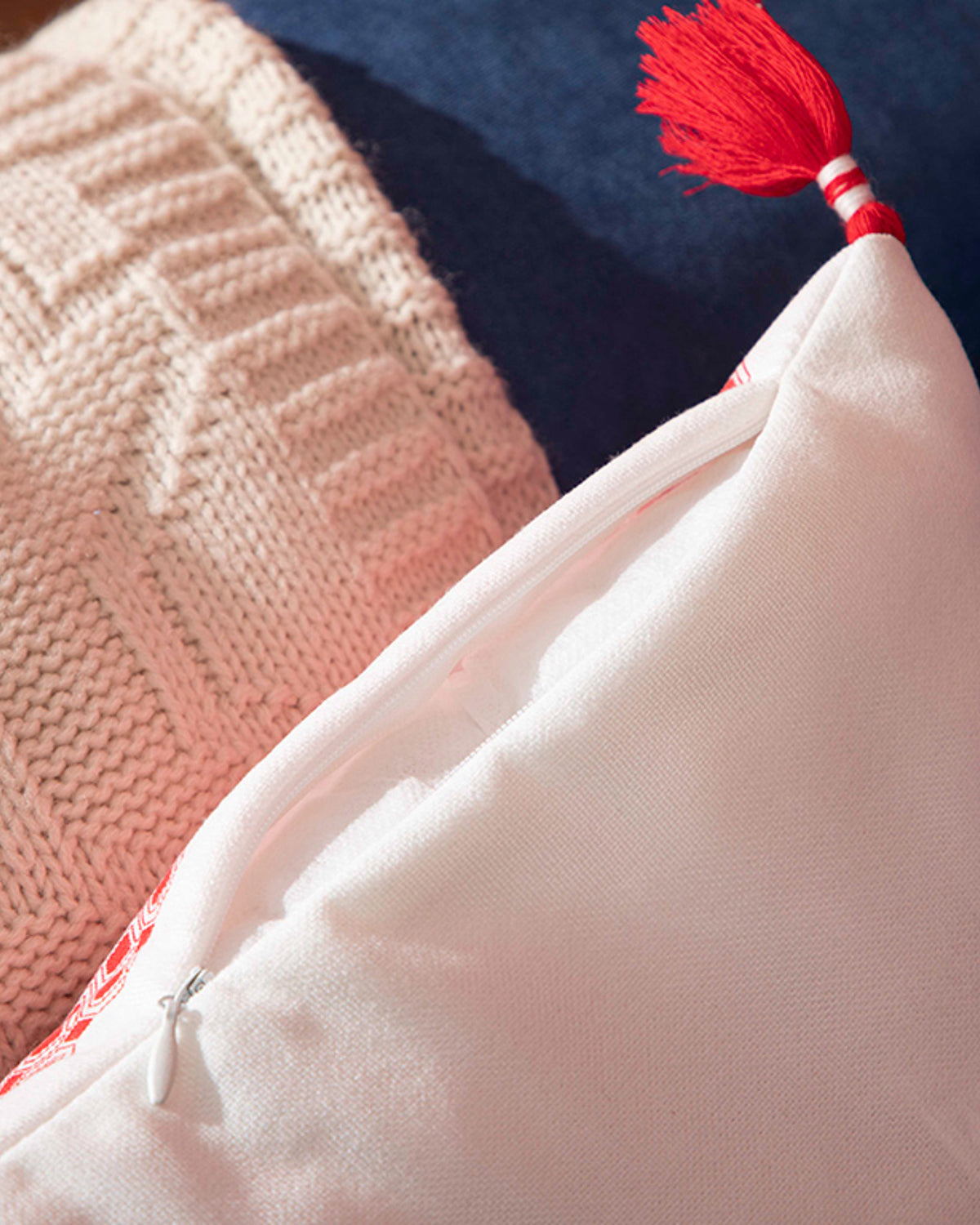 Delilah Printed Toss Pillow Cover 43x43 cm White - Red (view 2)