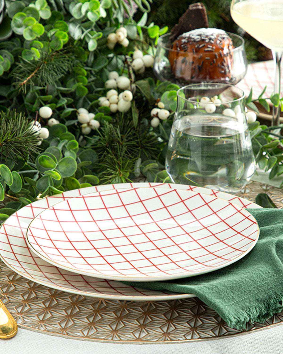 Modern Check Bone Porcelain Cake Plate 20 cm Red (view 2)