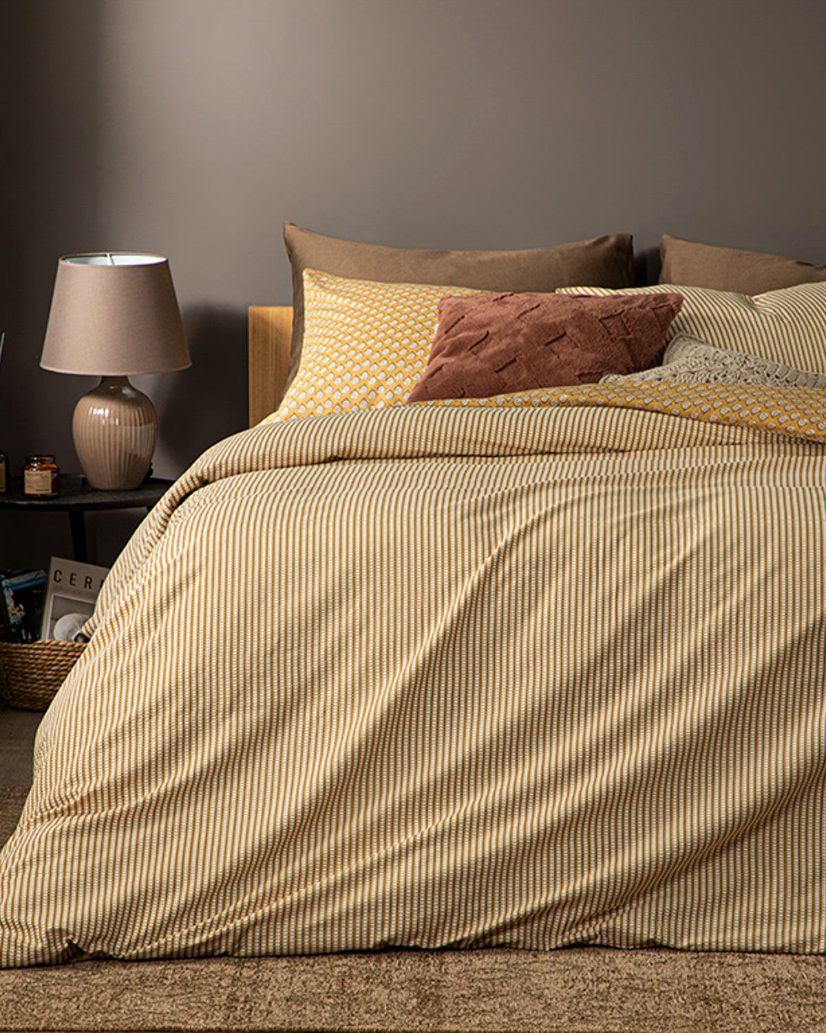 Palm Crêpe Double Size Duvet Cover Set 200x220 cm Mustard (view 2)