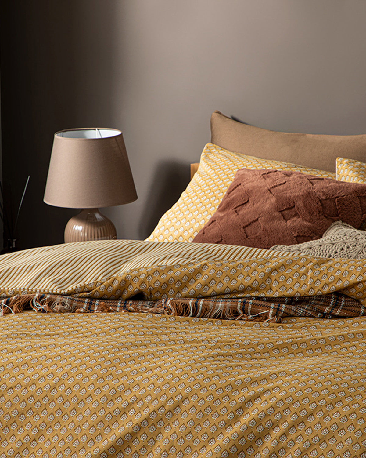 Palm Crêpe Double Size Duvet Cover Set 200x220 cm Mustard (view 3)