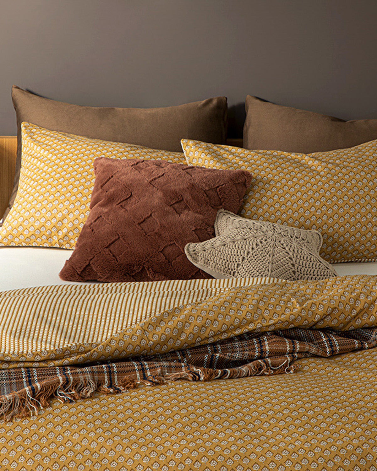 Palm Crêpe Double Size Duvet Cover Set 200x220 cm Mustard (view 4)