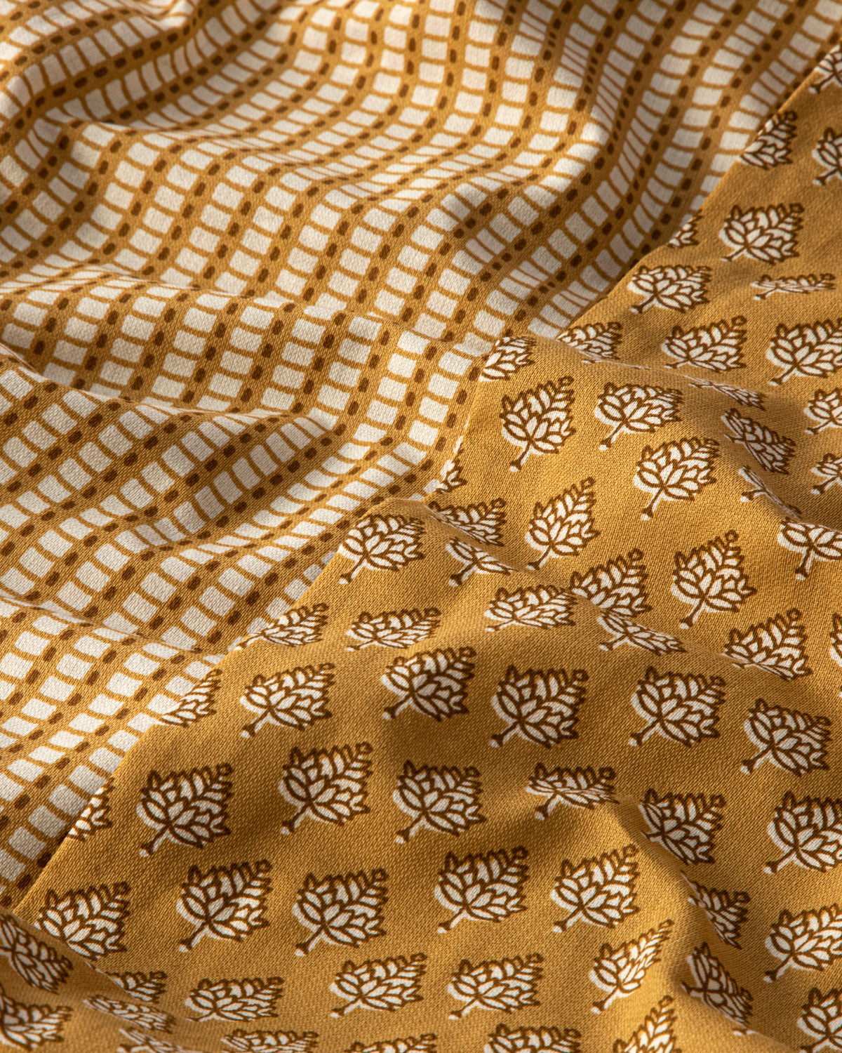Palm Crêpe Double Size Duvet Cover Set 200x220 cm Mustard (view 6)