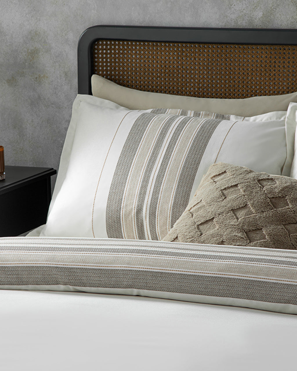 Grand Shiny with Yarn Dyed King Size Duvet Cover Set 240x220 cm Bronze (view 2)