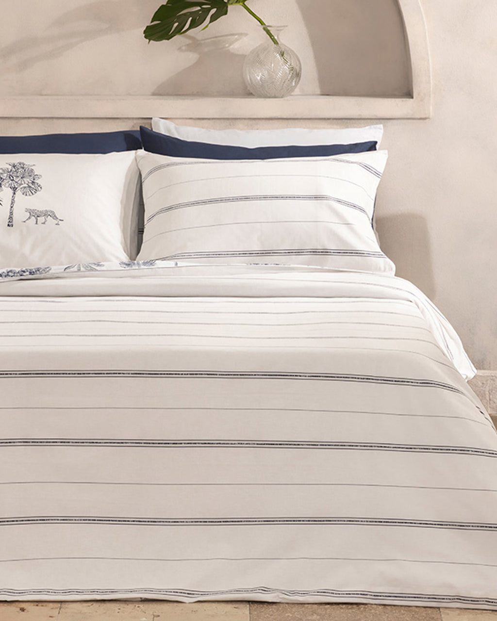 Exotic Forest Cotton Double Size Duvet Cover Set 200x220 cm Navy Blue (view 2)