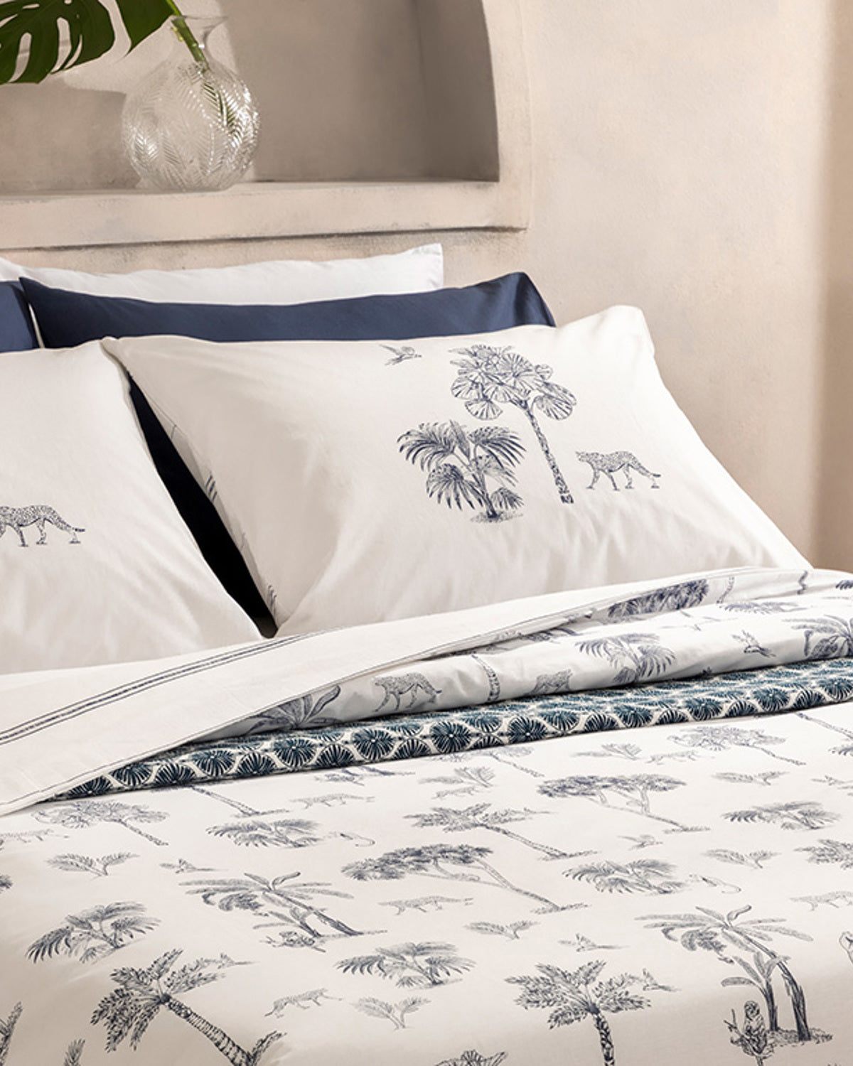 Exotic Forest Cotton Double Size Duvet Cover Set 200x220 cm Navy Blue (view 3)