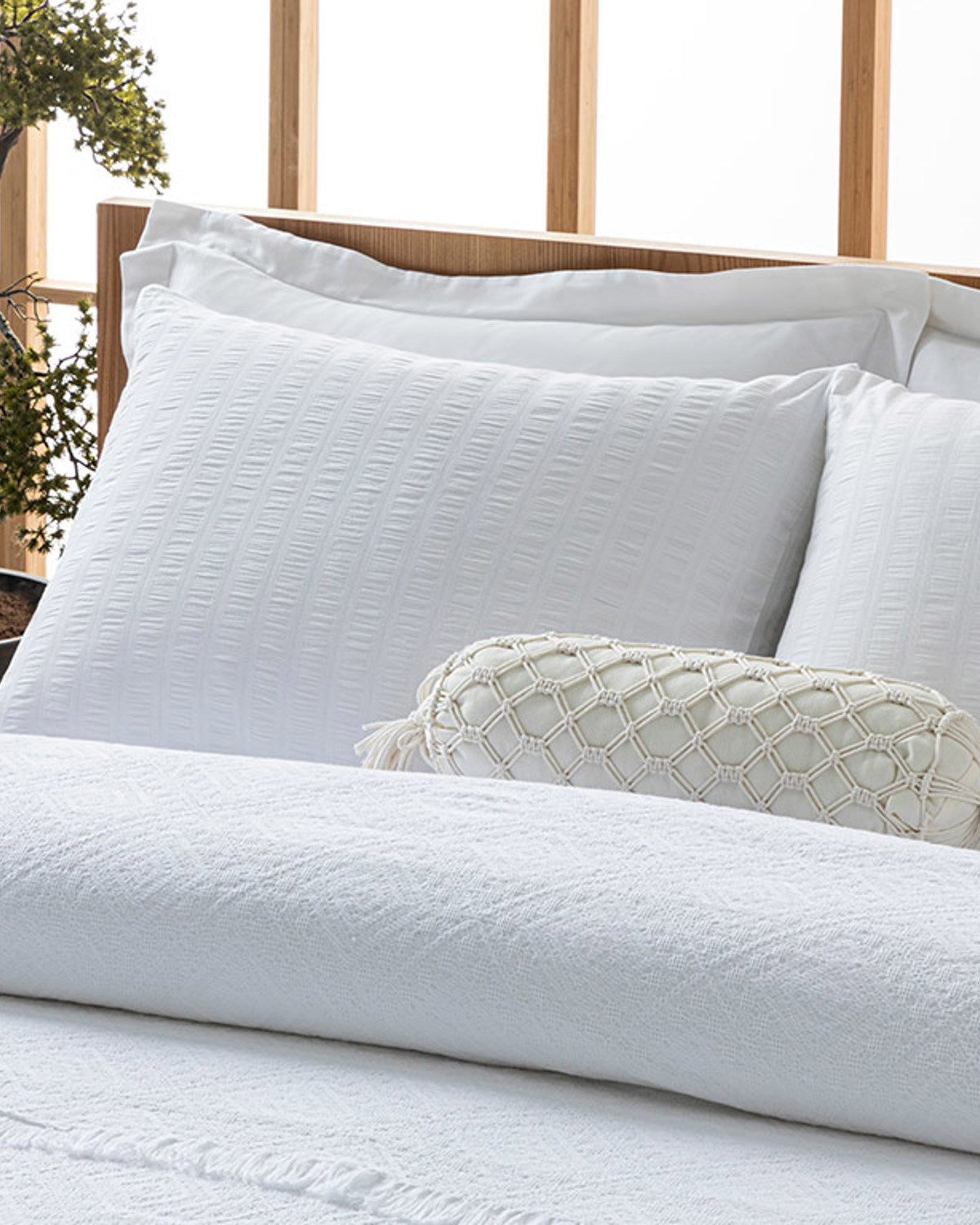 Palermo Cotton Jacquard Double Bed Spread White - King 240x260 cm (view 2)