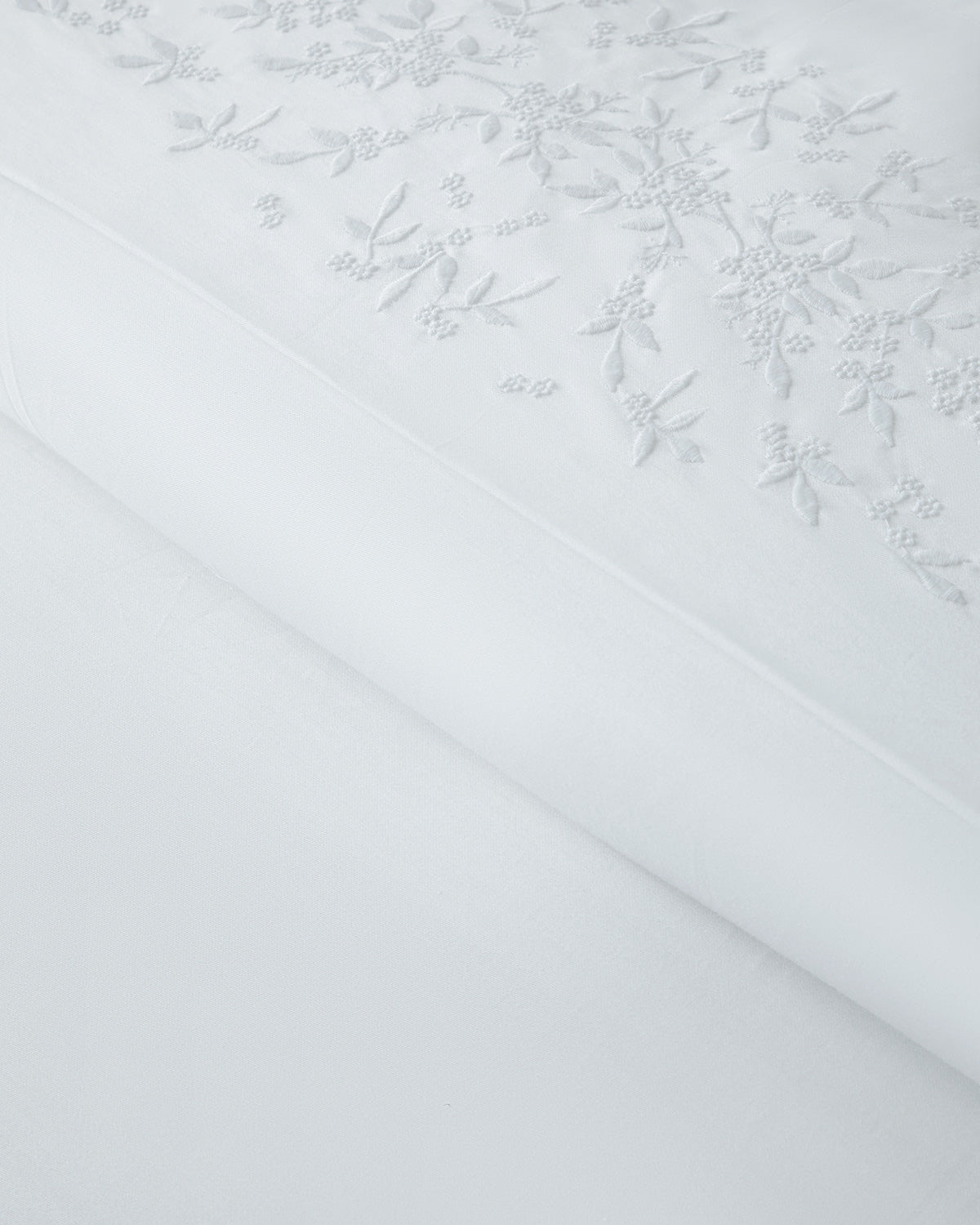 Laurel Cotton Satin Embroidered Double Duvet Cover Set 200x220 cm White (view 3)