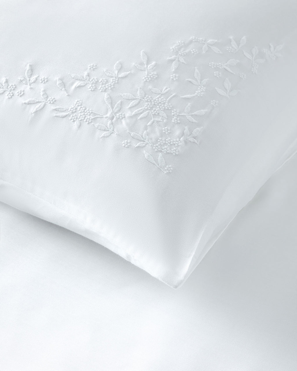 Laurel Cotton Satin Embroidered Double Duvet Cover Set 200x220 cm White (view 4)