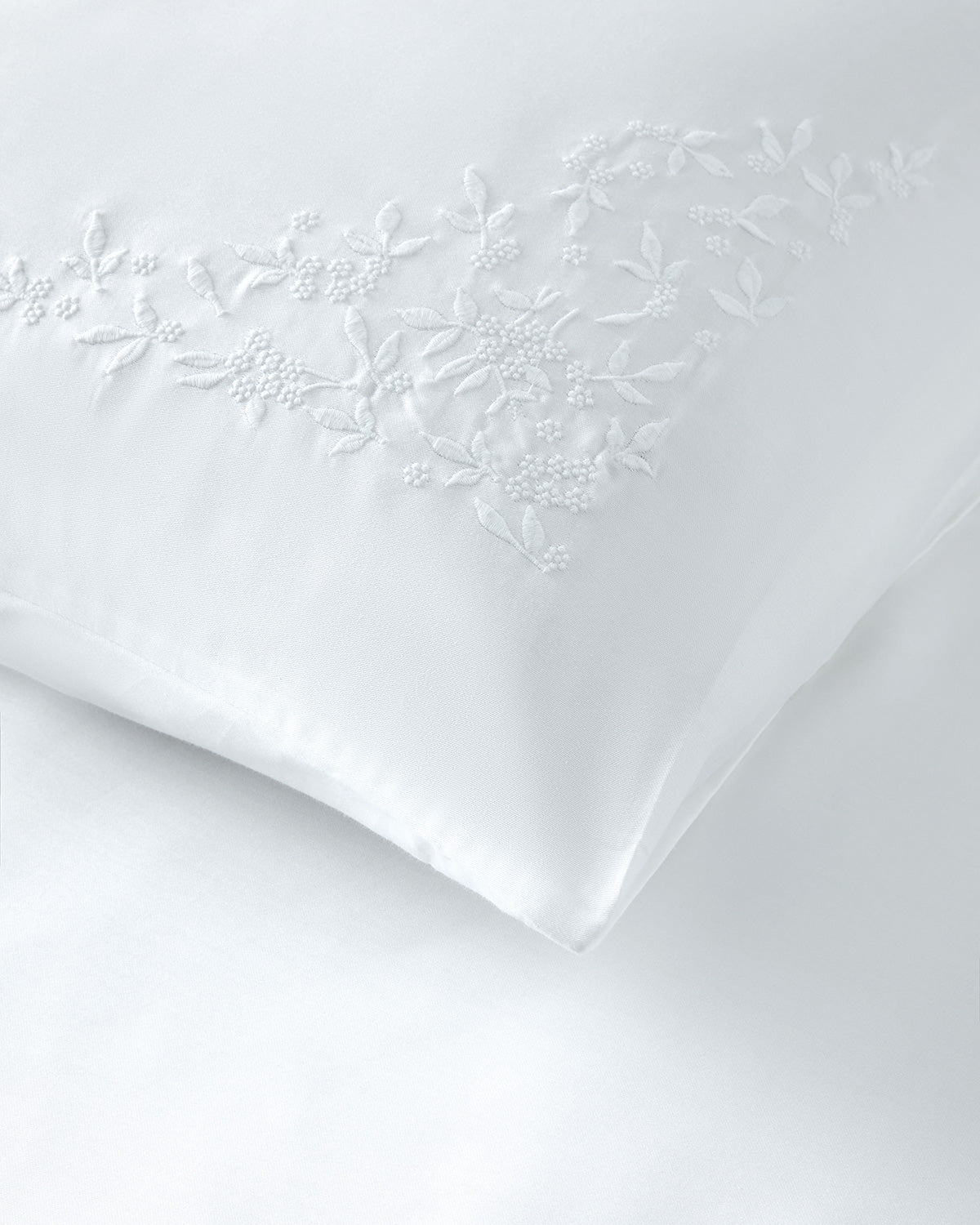 Laurel Cotton Satin Embroidered Double Duvet Cover Set 200x220 cm White (view 4)