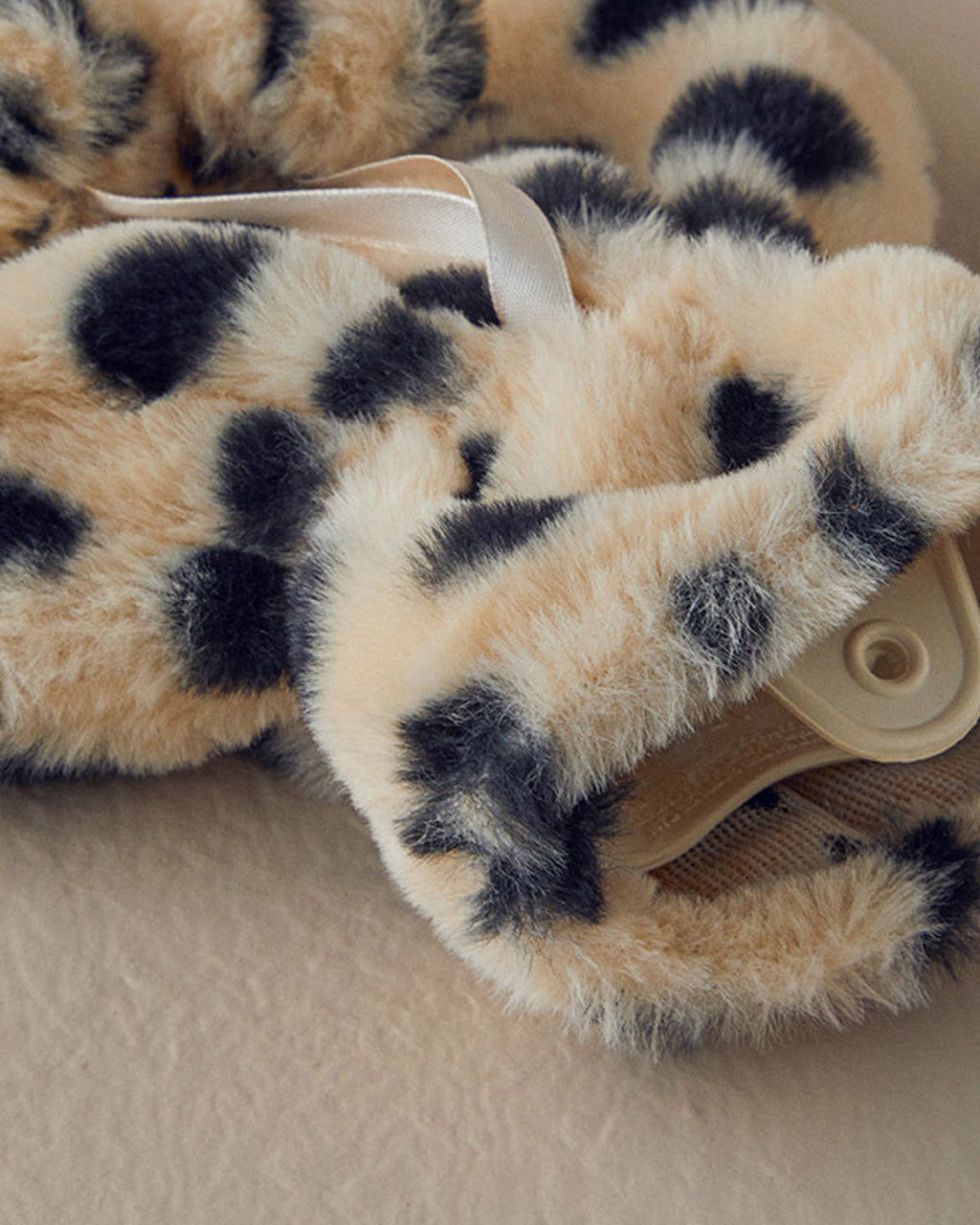 Spotty Hot Water Bottle Cream Black - 72x12 cm (view 2)