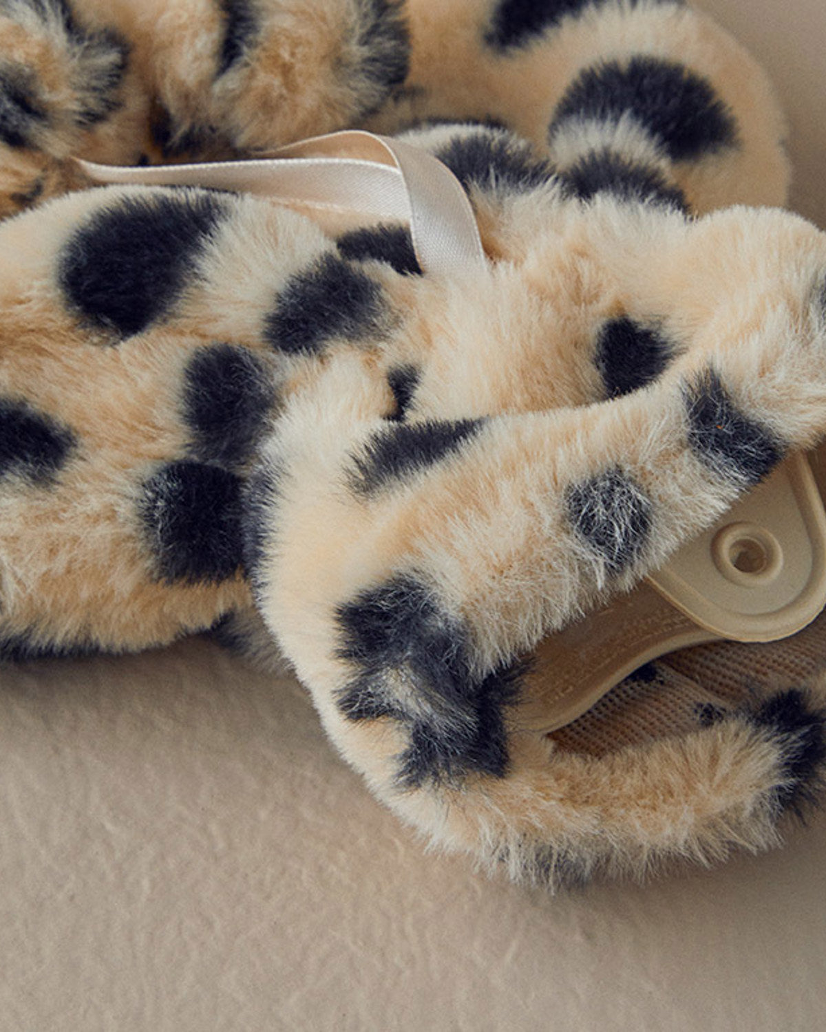 Spotty Hot Water Bottle Cream Black - 72x12 cm (view 2)