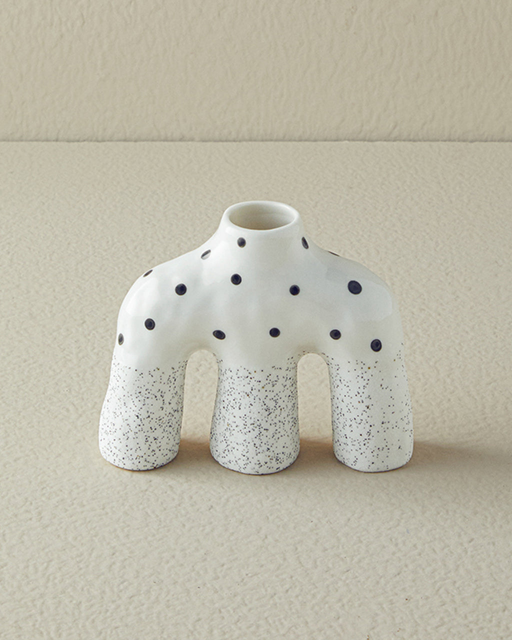 Dotsy Stoneware Vase 13x9x18.9 cm White (view 2)