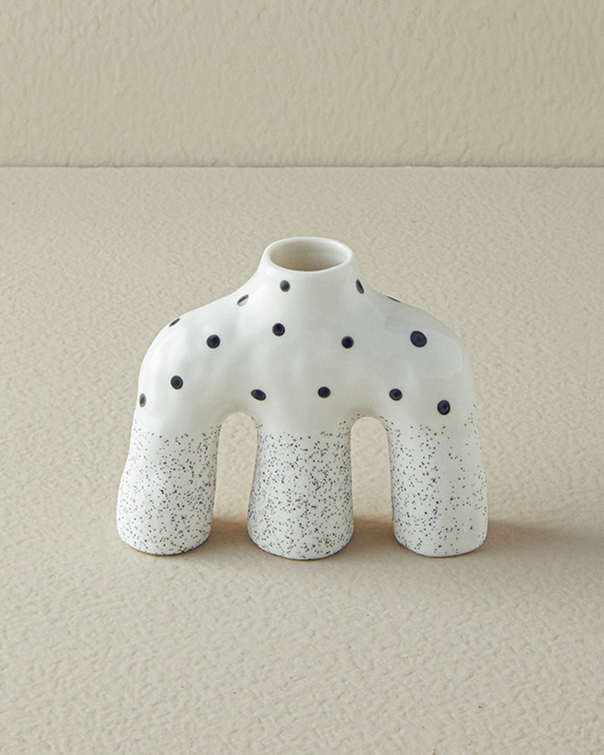 Dotsy Stoneware Vase 13x9x18.9 cm White (view 2)