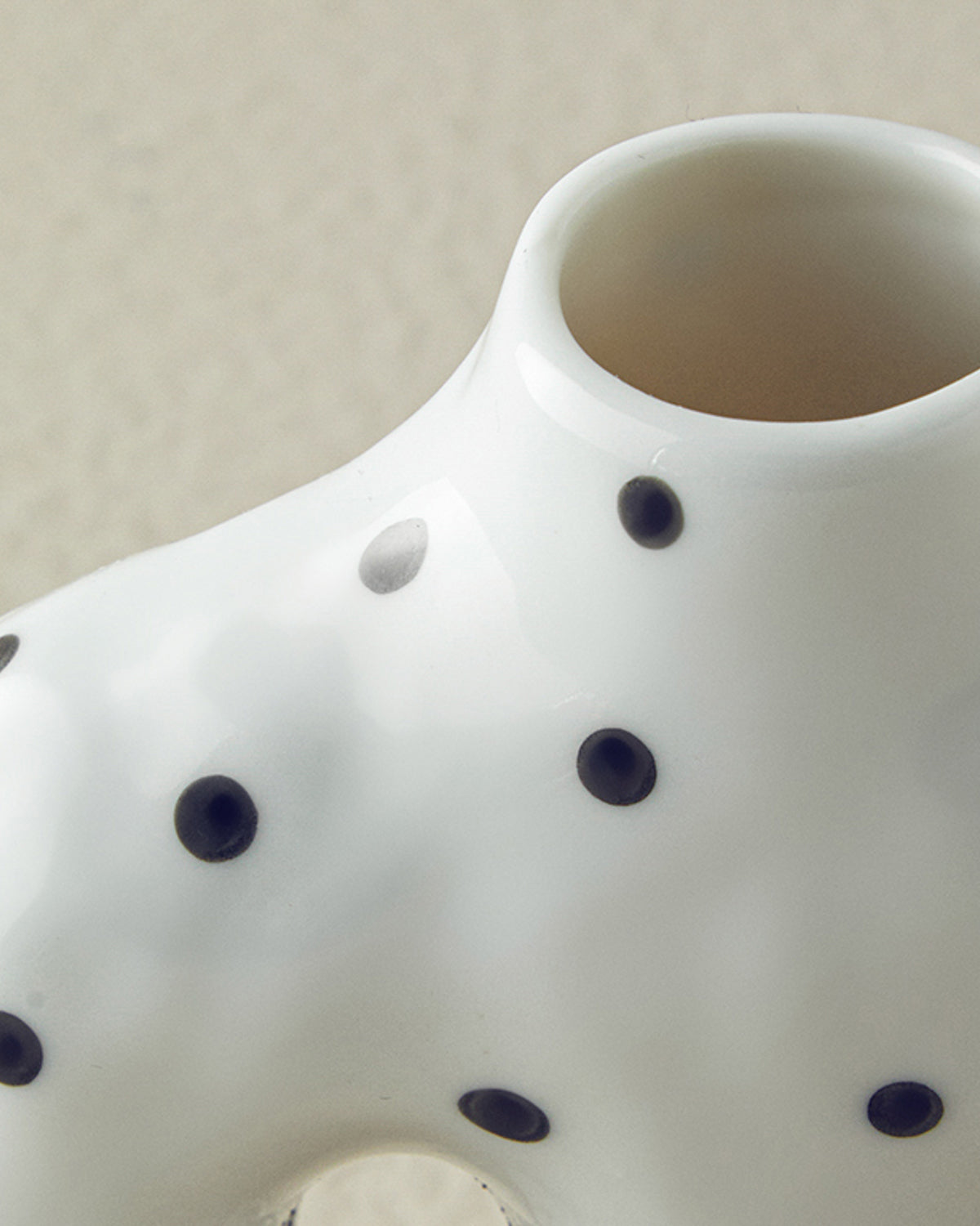 Dotsy Stoneware Vase 13x9x18.9 cm White (view 3)