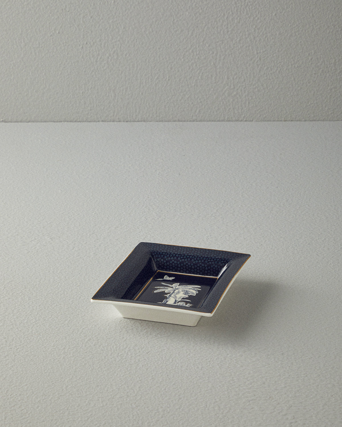 Chic Palm Decorative Plate 15x11.5x2.5 cm Navy Blue