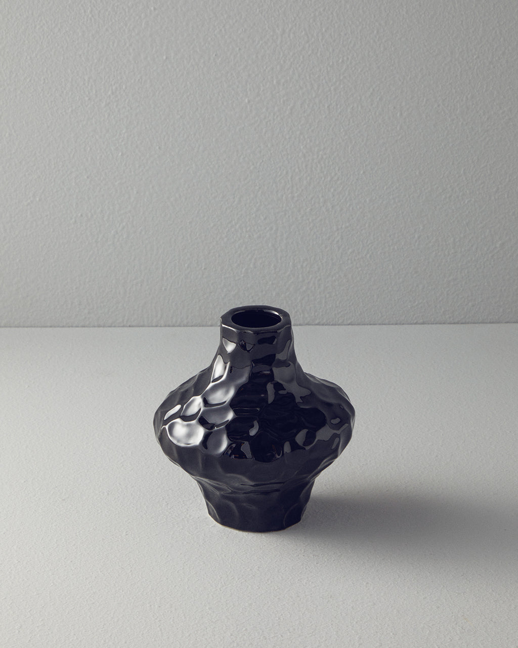 Tessa Ceramic Vase 14x12.7x15.5 cm Black (view 2)