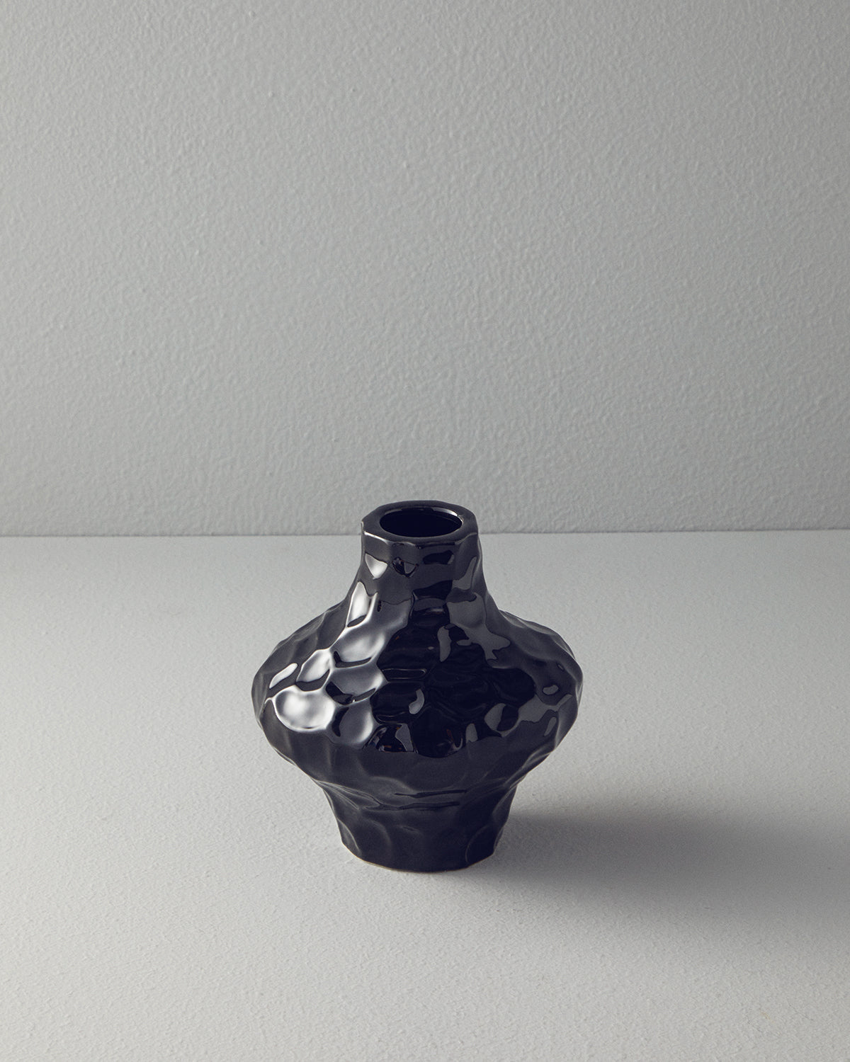 Tessa Ceramic Vase 14x12.7x15.5 cm Black (view 2)