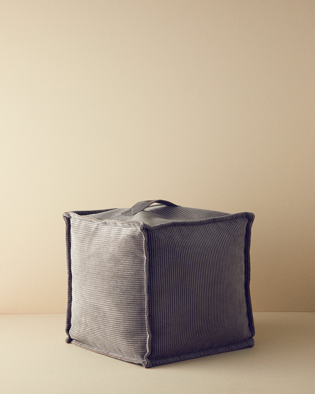 Mia Velvet Pouf 42x42 cm Anthracite