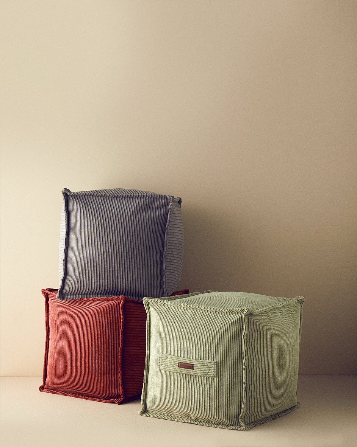 Mia Velvet Pouf 42x42 cm Anthracite (view 5)