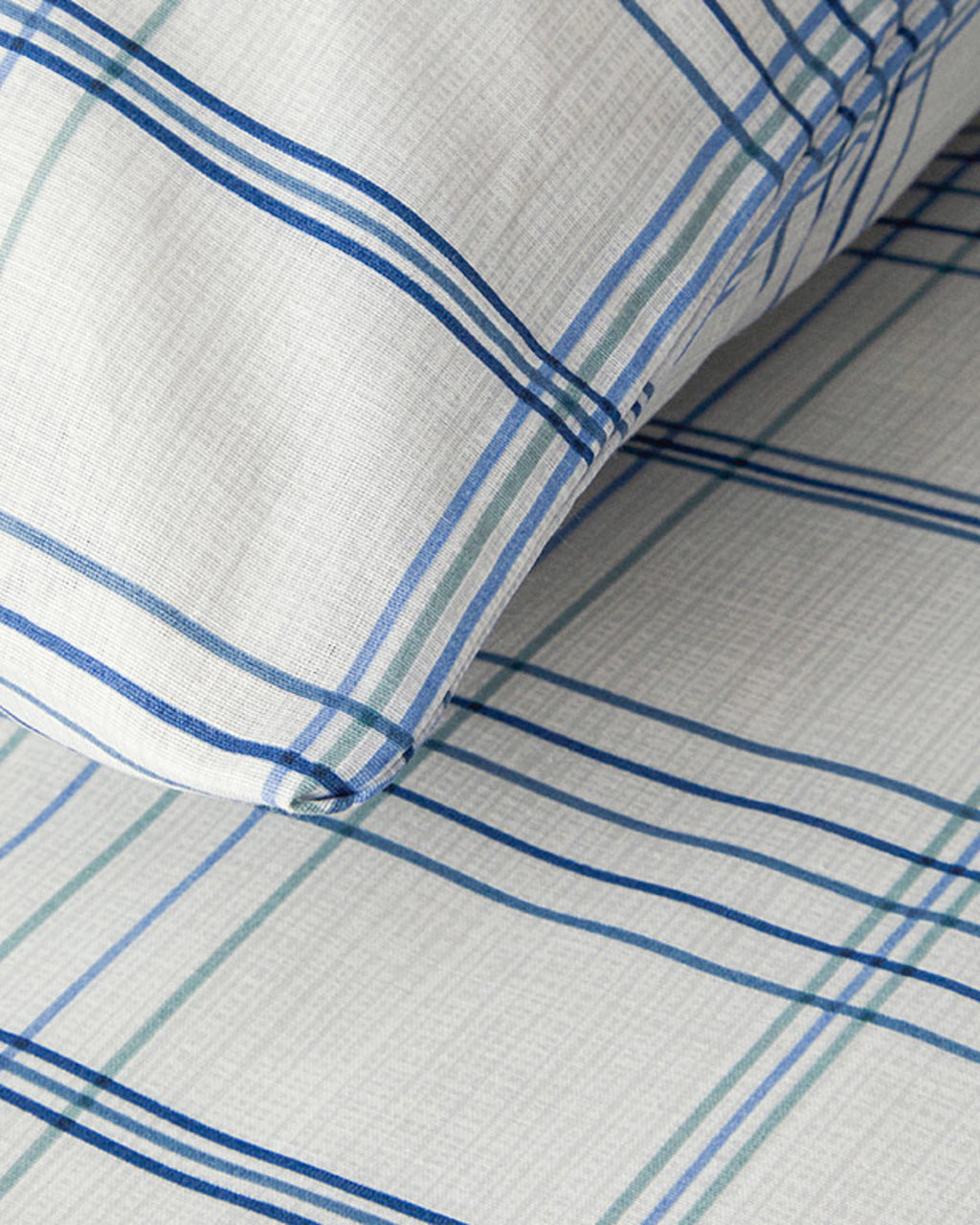Balmoral Easy Iron Double Size Duvet Cover Set 200x220 cm Blue (view 2)